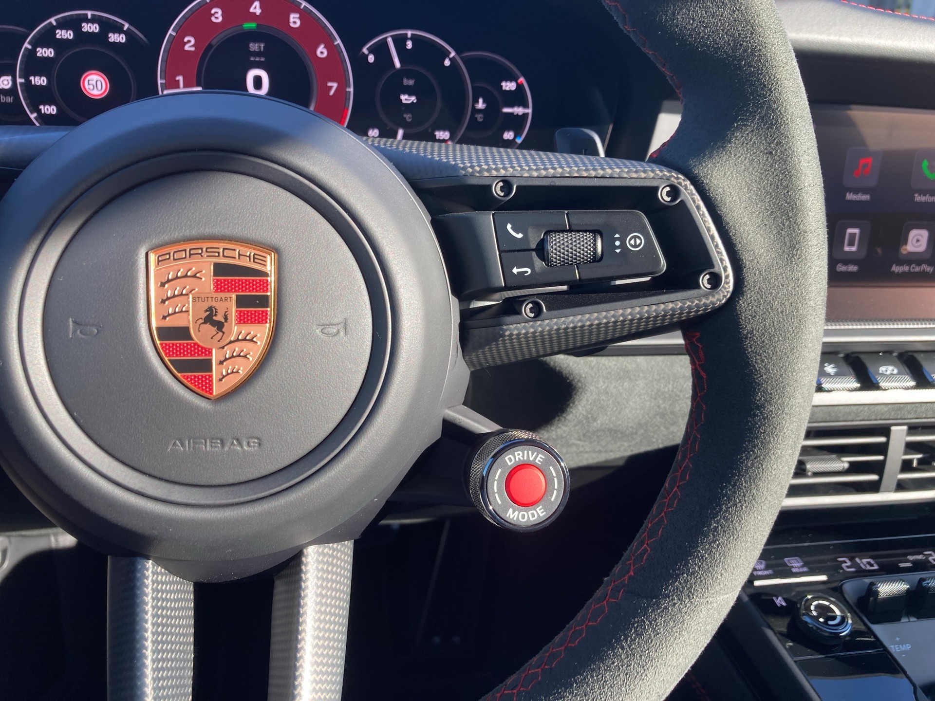 PORSCHE 911 Carrera 4 GTS-image-25