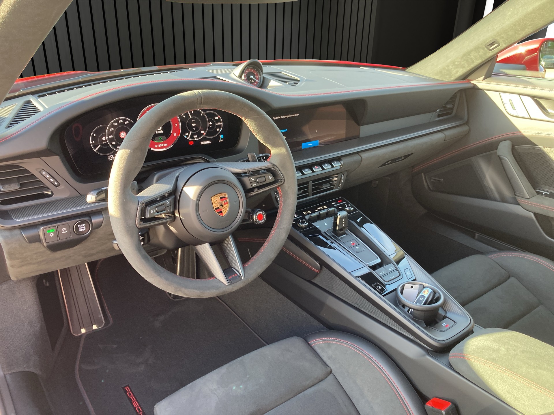 PORSCHE 911 Carrera 4 GTS-image-11