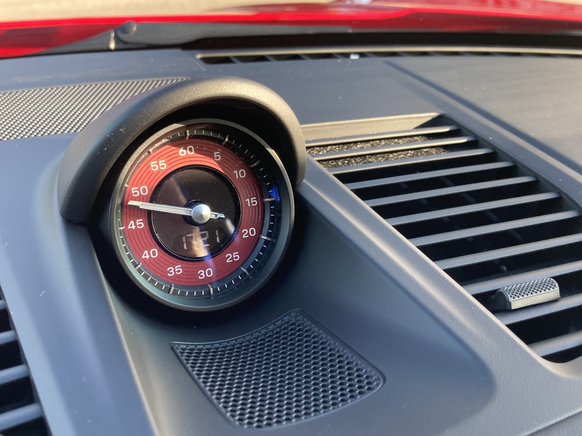 PORSCHE 911 Carrera 4 GTS-image-24