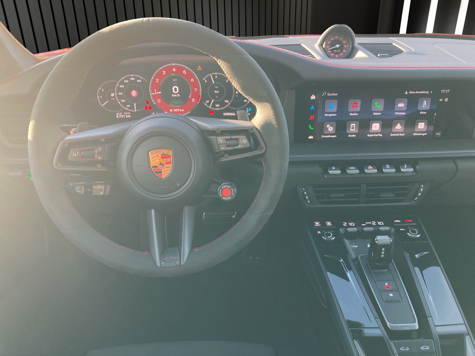 PORSCHE 911 Carrera 4 GTS-image-14