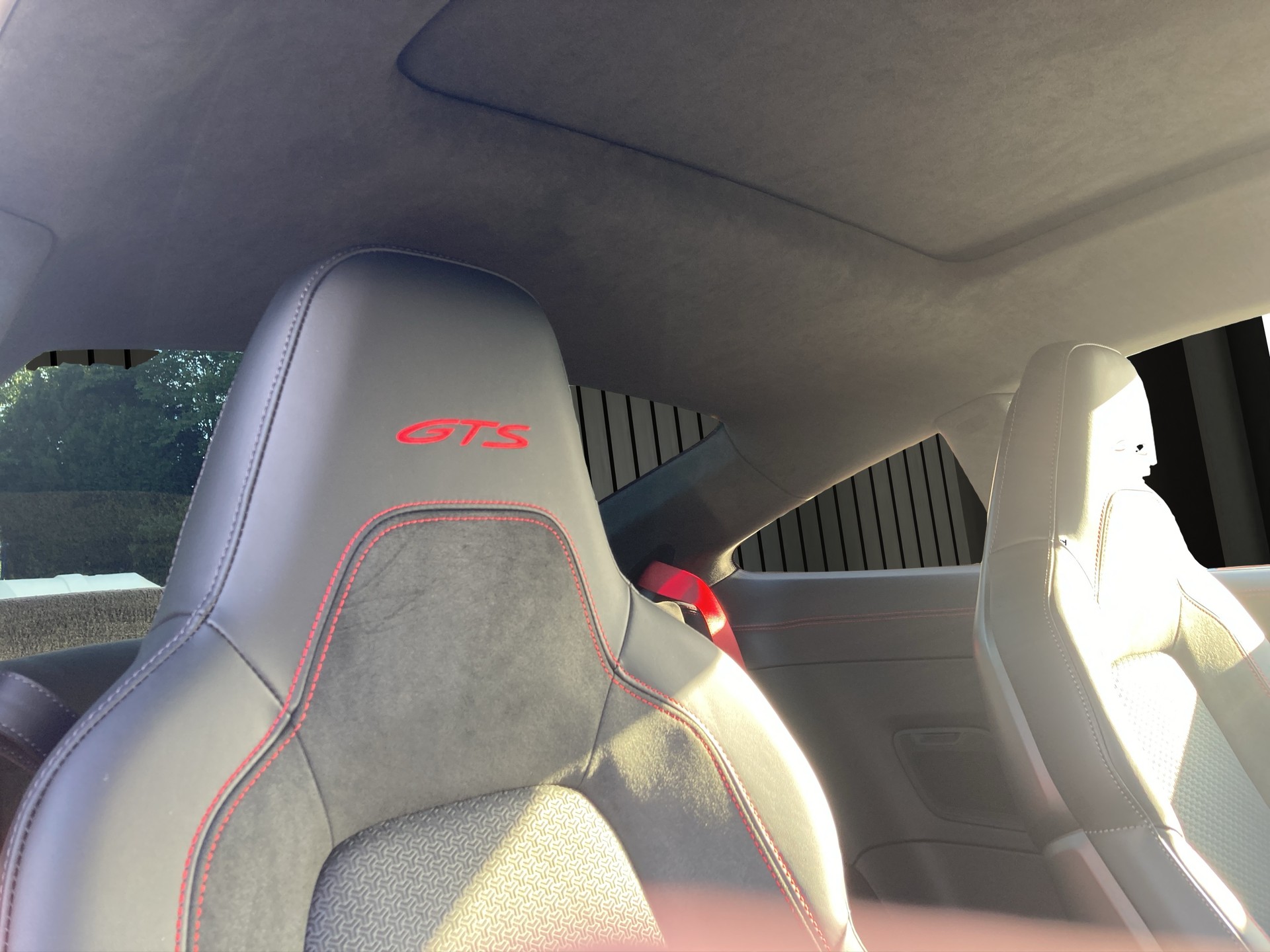 PORSCHE 911 Carrera 4 GTS-image-18