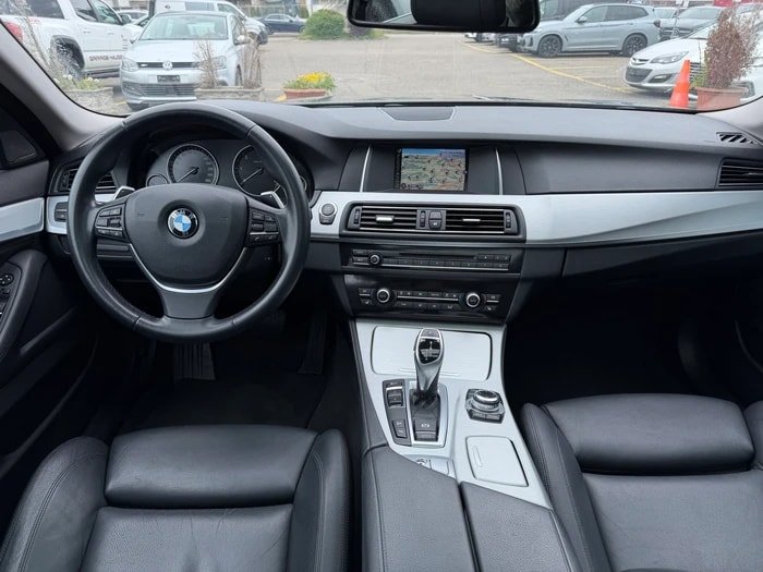 BMW 530d Touring xDrive Steptronic-image-4