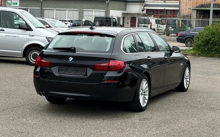 BMW 530d Touring xDrive Steptronic-image-3