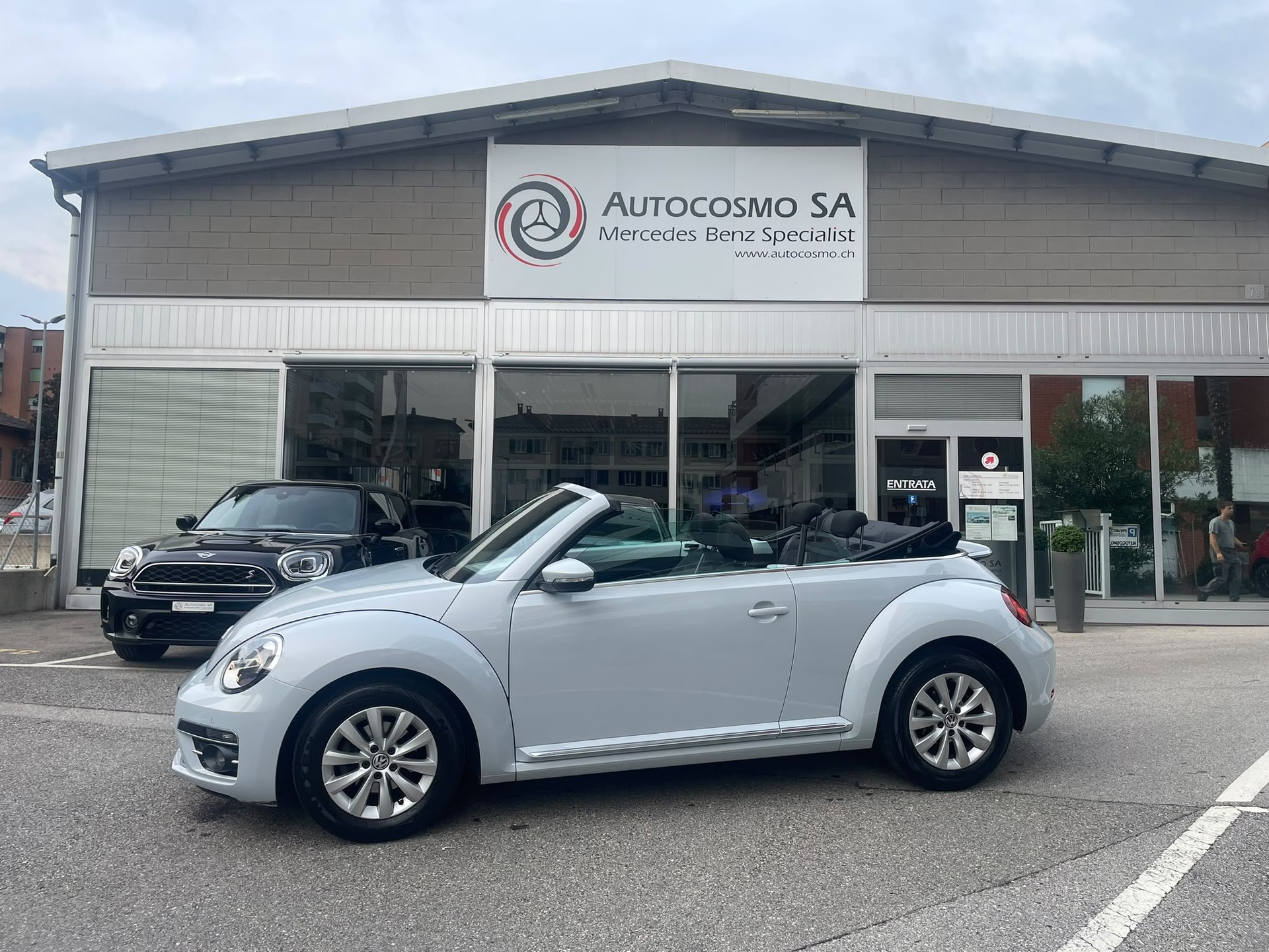 VW BEETLE-image-0
