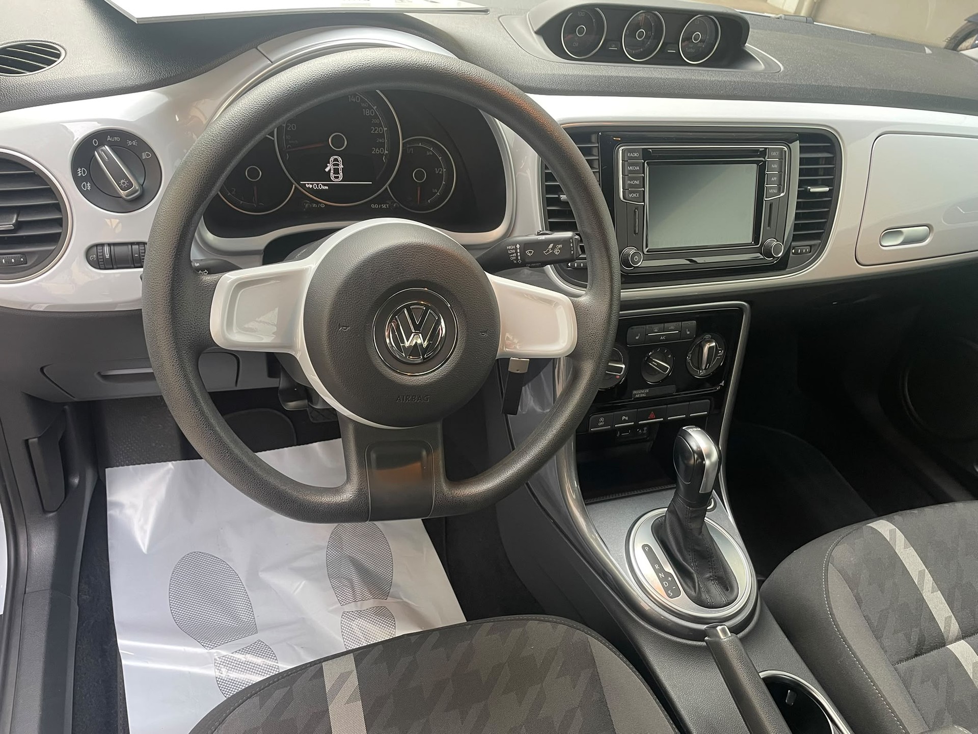 VW BEETLE-image-9