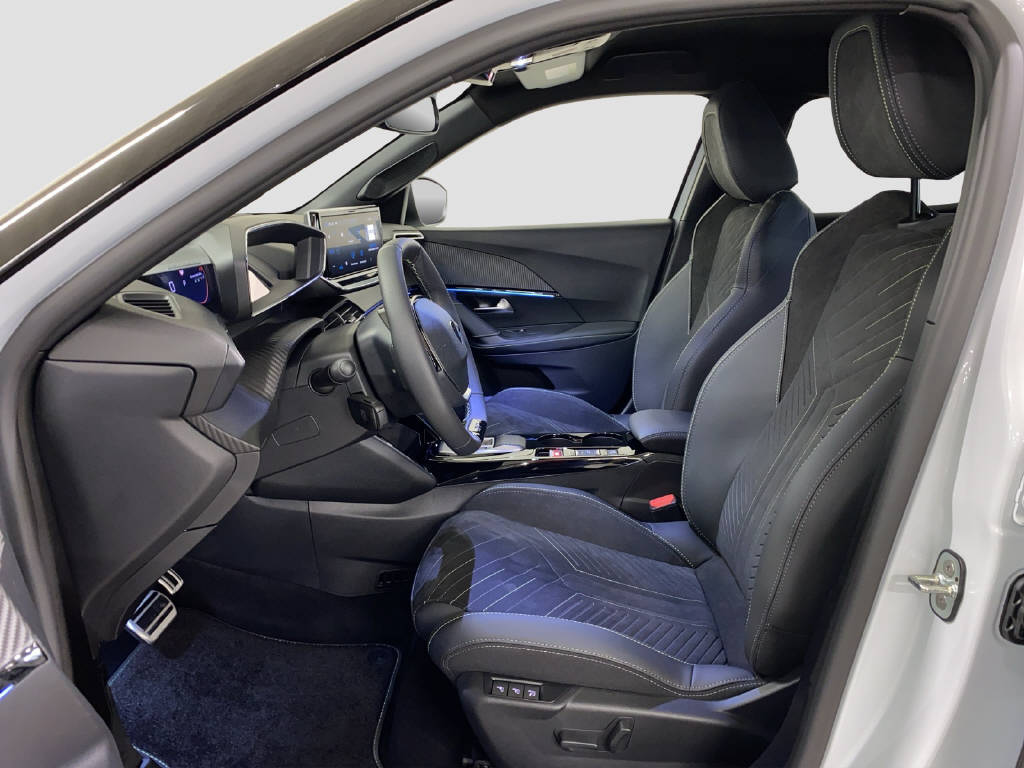 PEUGEOT 2008 1.2 Hybrid 145 GT Exclusive-image-5