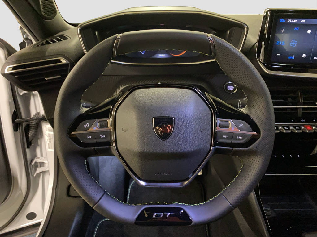 PEUGEOT 2008 1.2 Hybrid 145 GT Exclusive-image-7