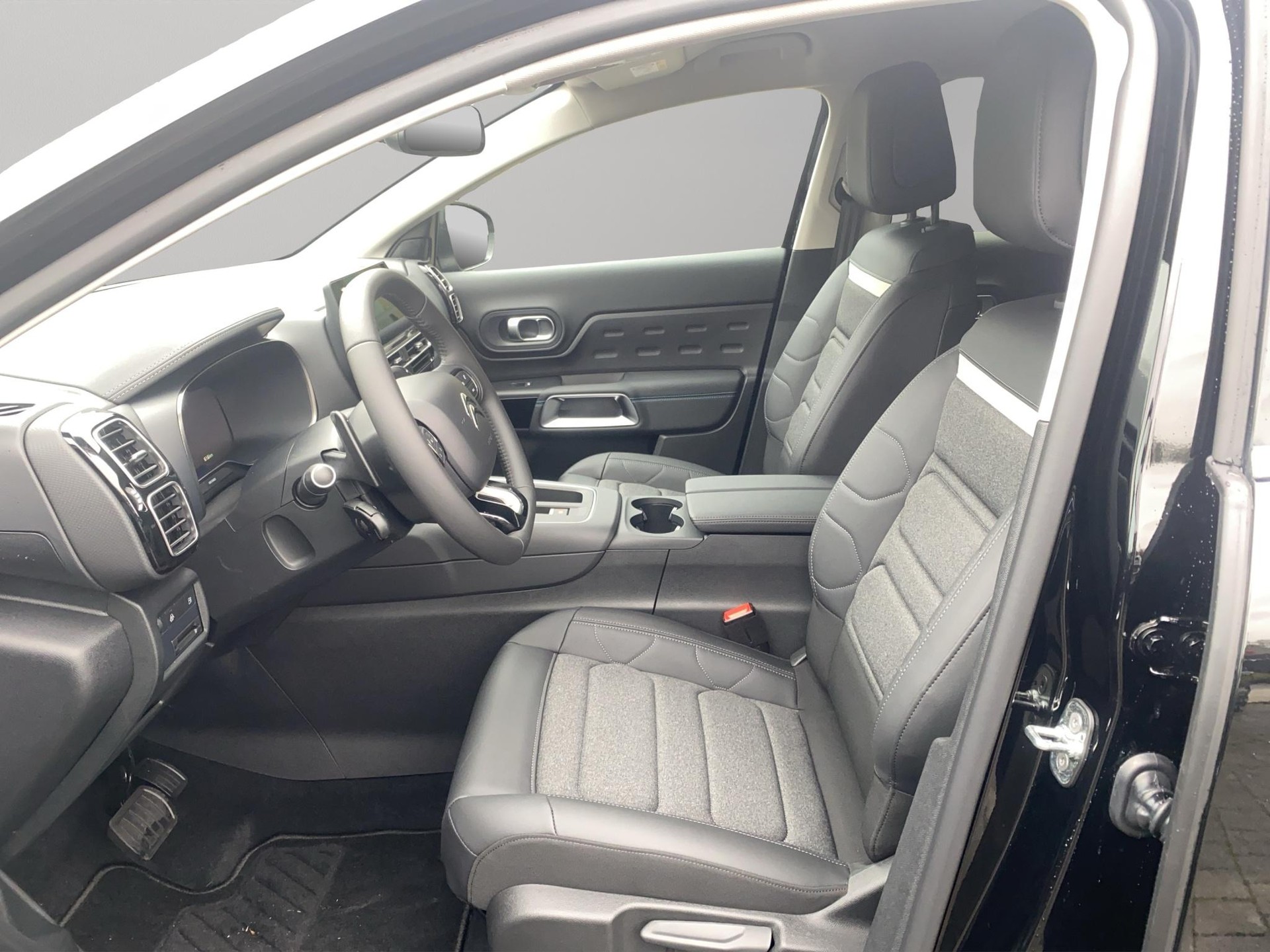 CITROEN C5 Aircross 1.6 Plug-in Hybrid Swiss Edition-image-3