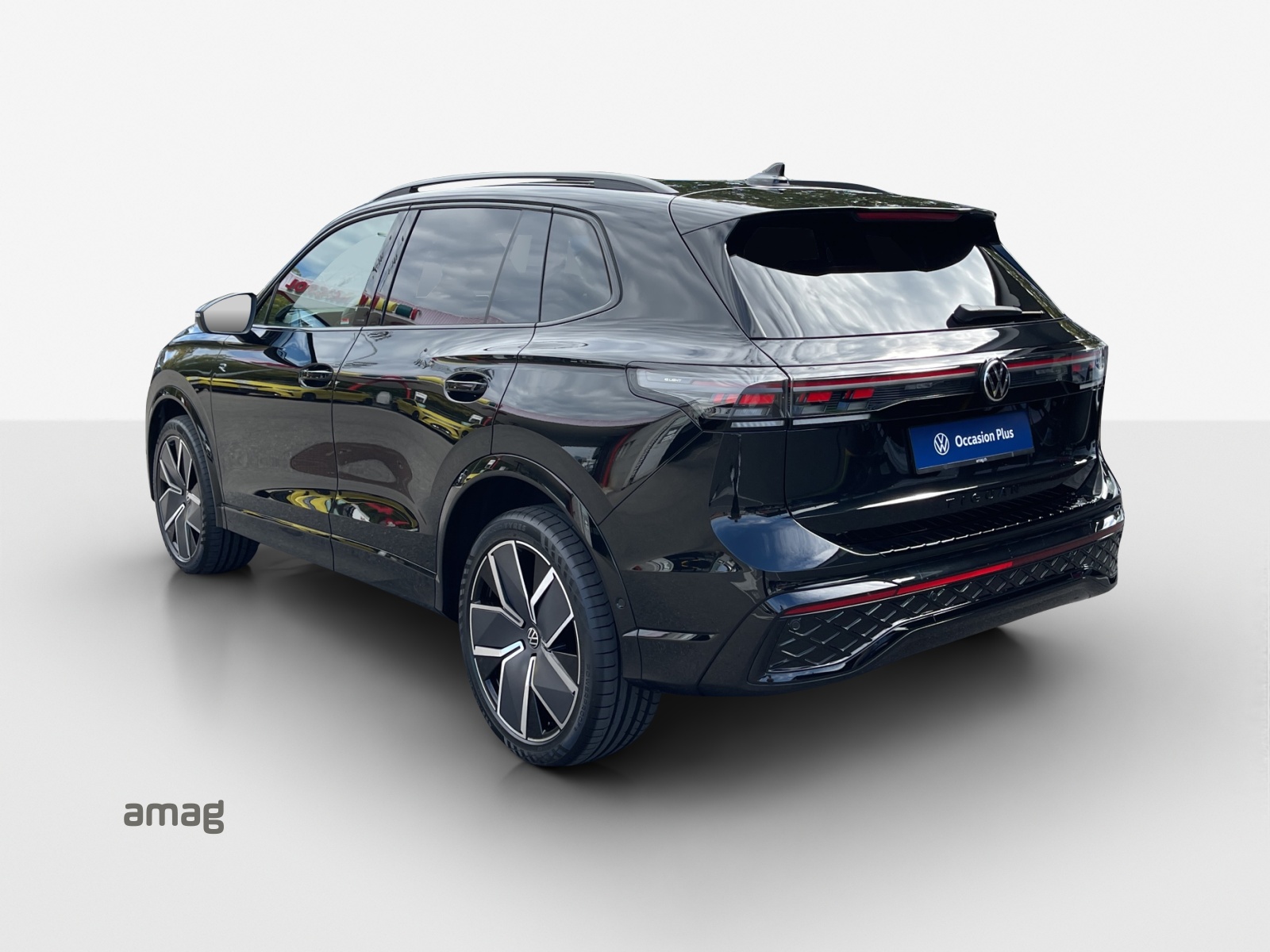 VW Tiguan 2.0 TSI DSG R-Line 4Motion-image-2