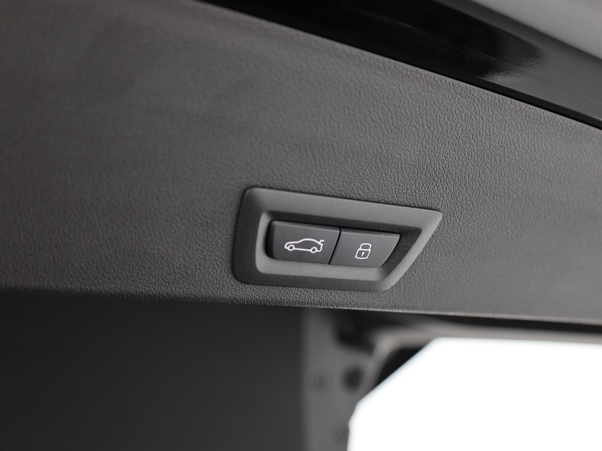 BMW XM G09 Label Plug-in Hybrid-image-8