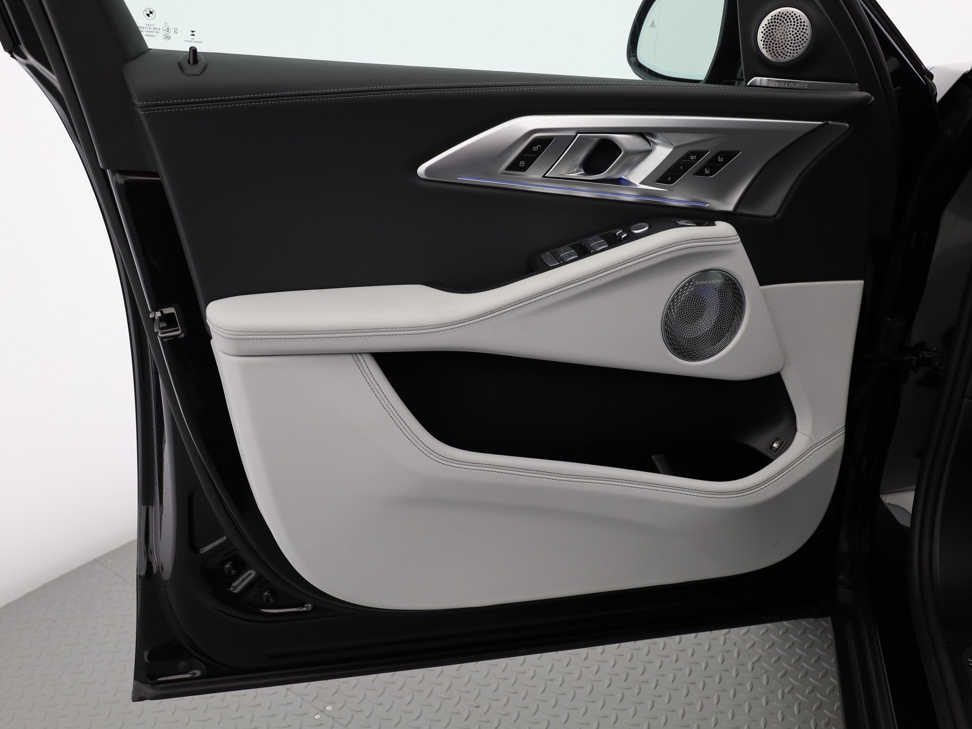 BMW XM G09 Label Plug-in Hybrid-image-9