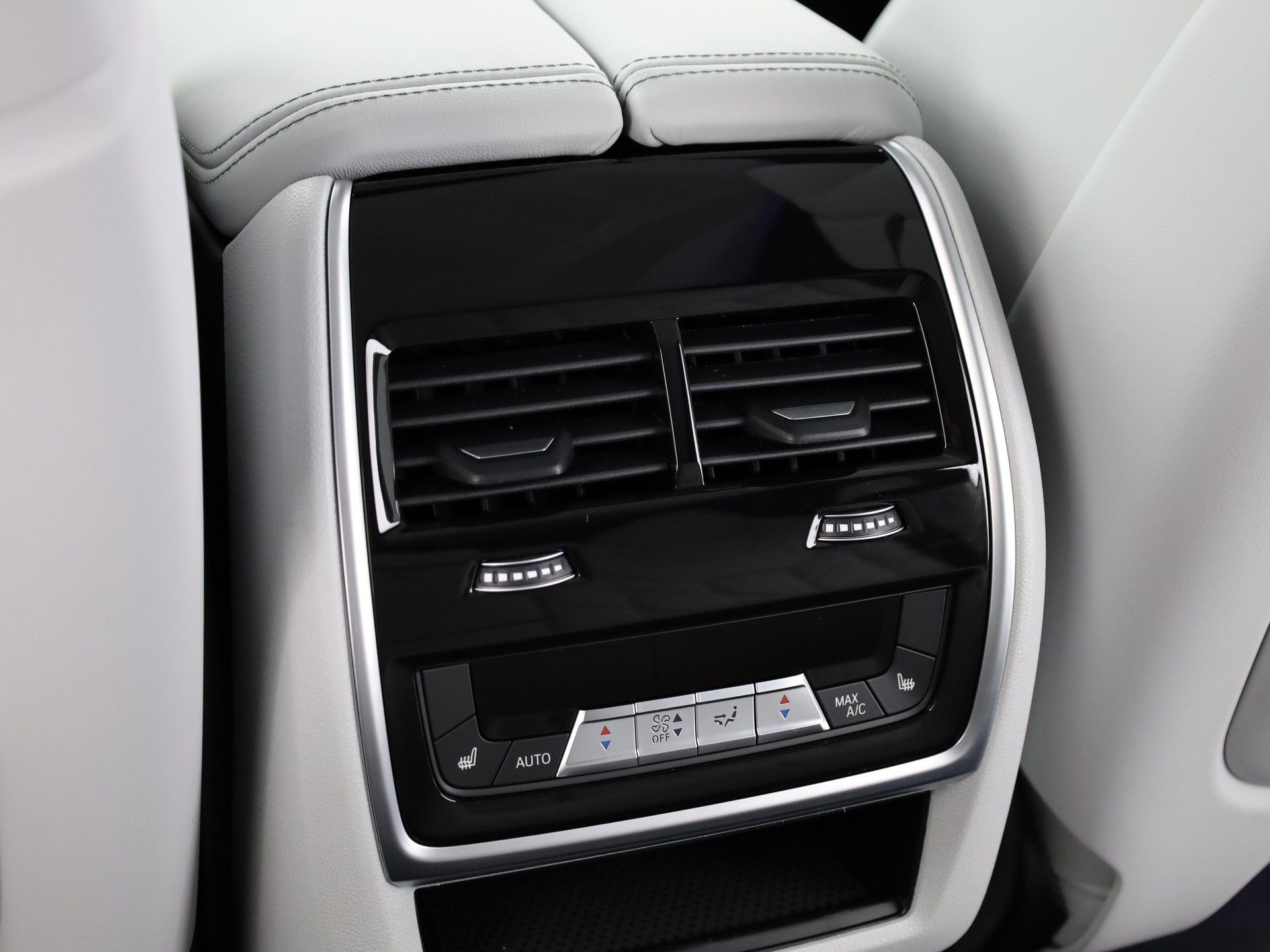 BMW XM G09 Label Plug-in Hybrid-image-15