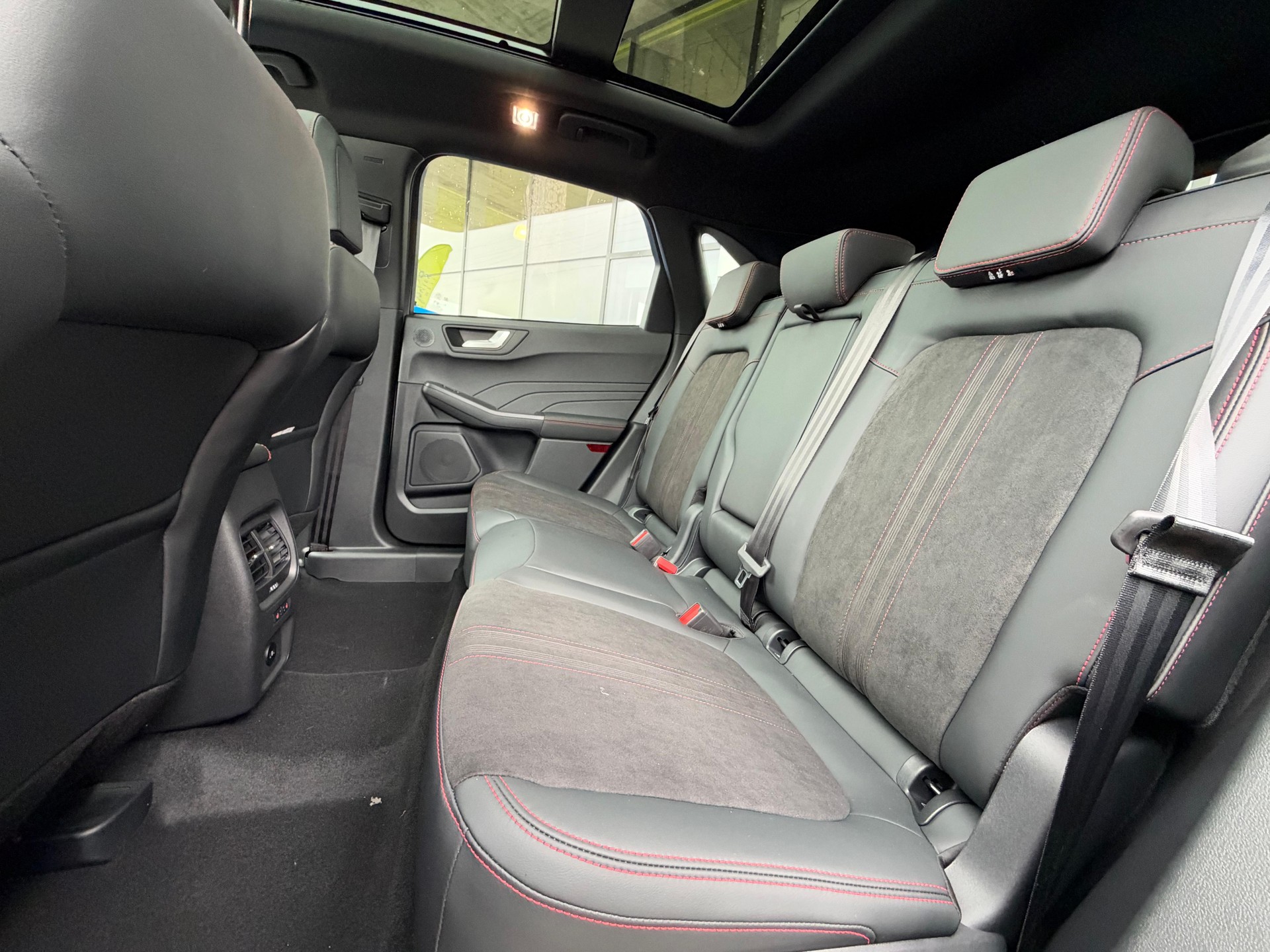 FORD Kuga 2.5 FHEV ST-Line X 4WD Coole grey matter Edition - VOLLE Hütte-image-8