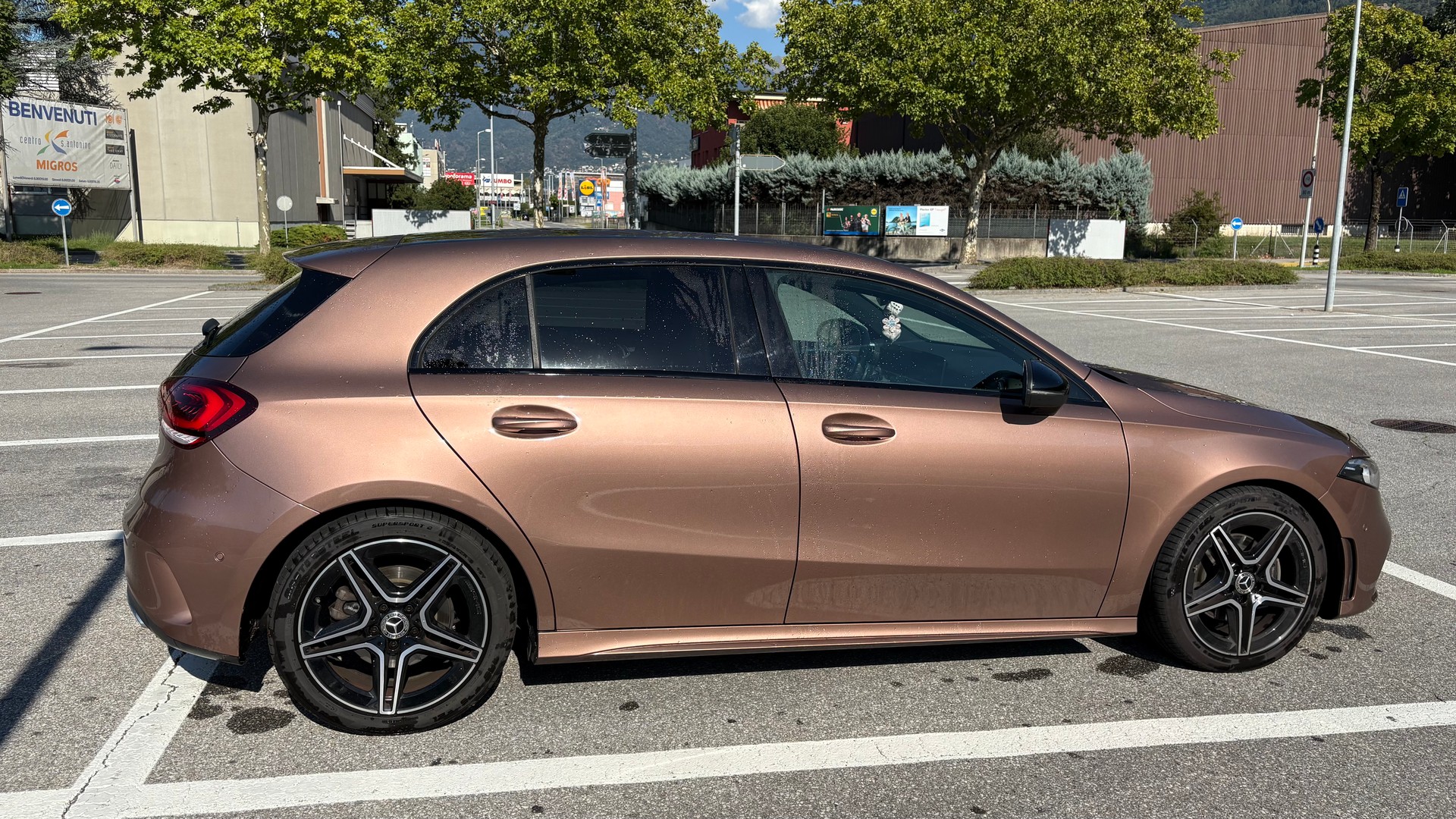 MERCEDES-BENZ A 200 AMG Line 4m-image-3