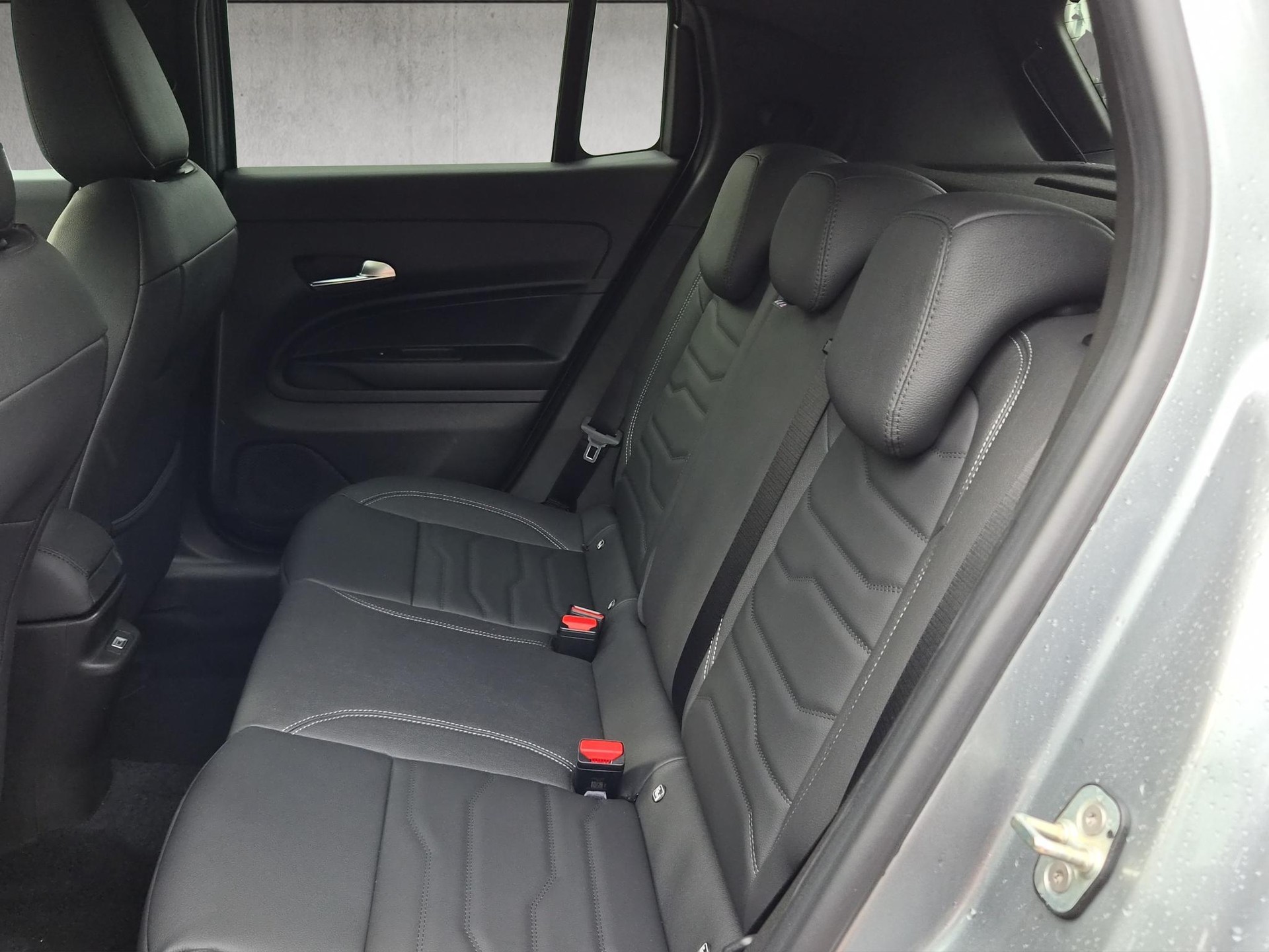 JEEP Avenger 1.2 MHEV Overland 4xe-image-12