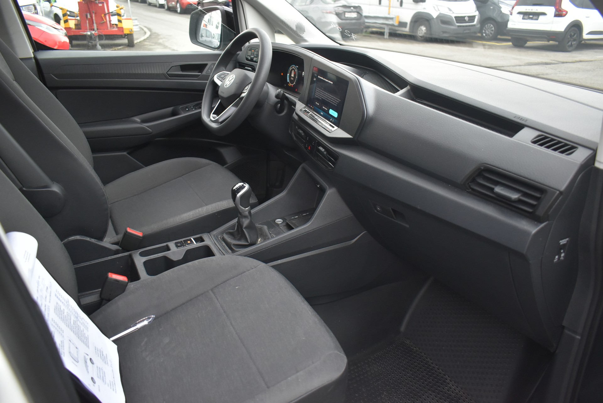 VW Caddy Cargo 2.0TDI Maxi 4Motion-image-4