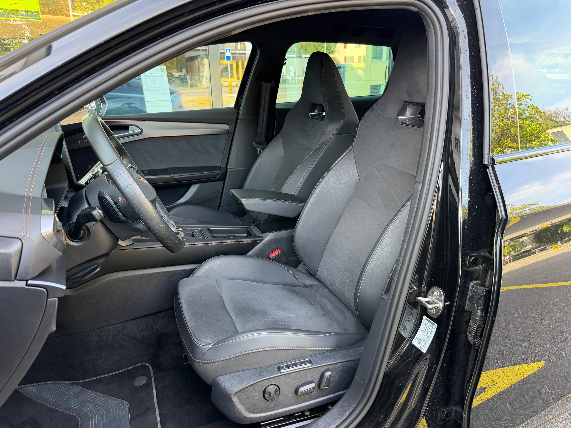 CUPRA LEON ST 1.5 e-HYBRID pHEV VZ DSG-image-8
