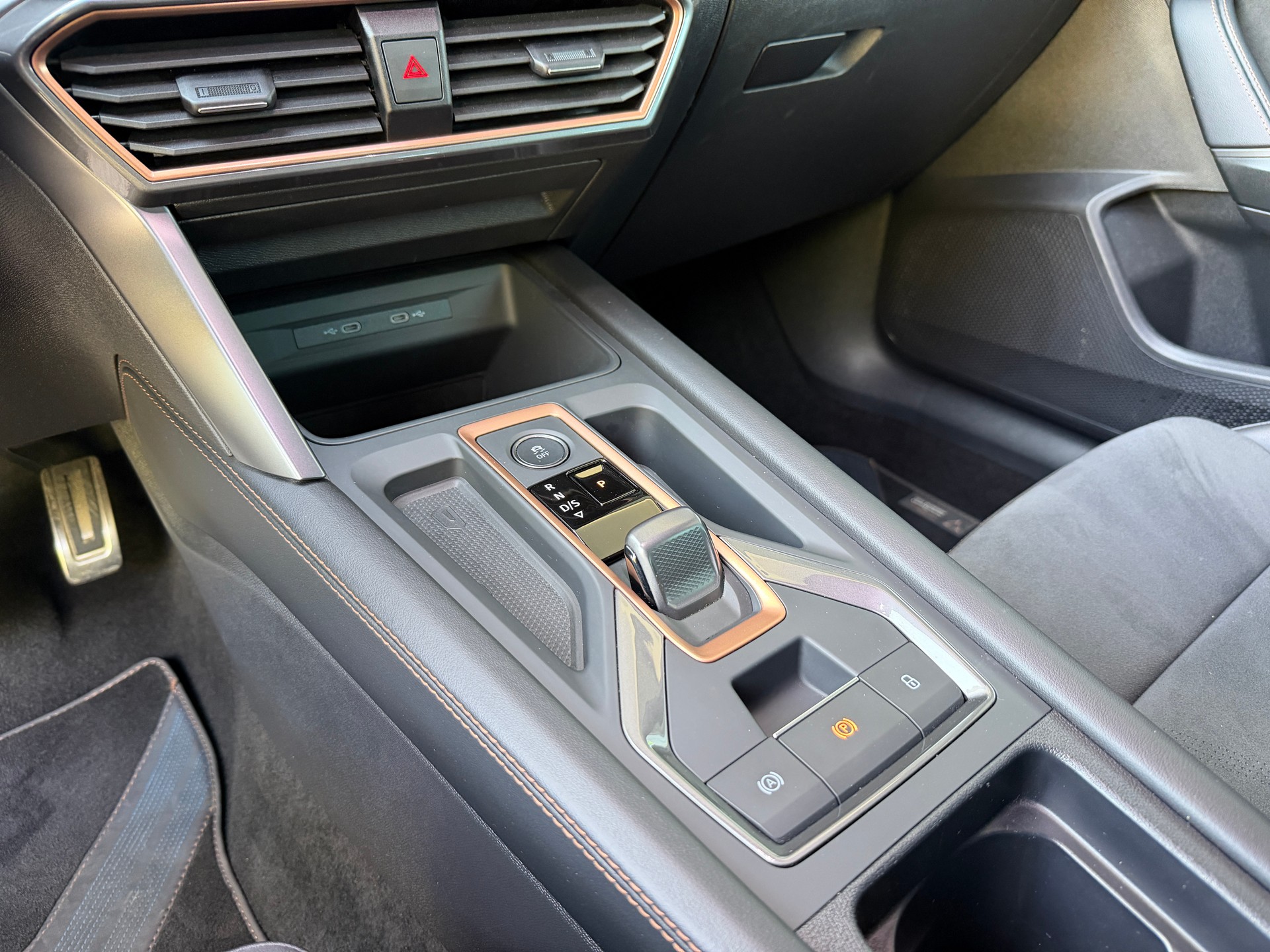 CUPRA LEON ST 1.5 e-HYBRID pHEV VZ DSG-image-14
