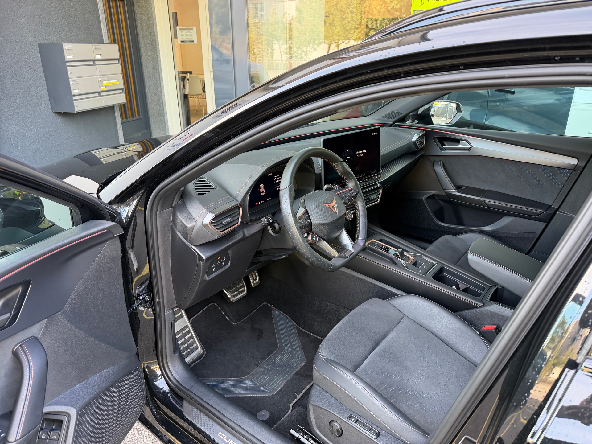 CUPRA LEON ST 1.5 e-HYBRID pHEV VZ DSG-image-9