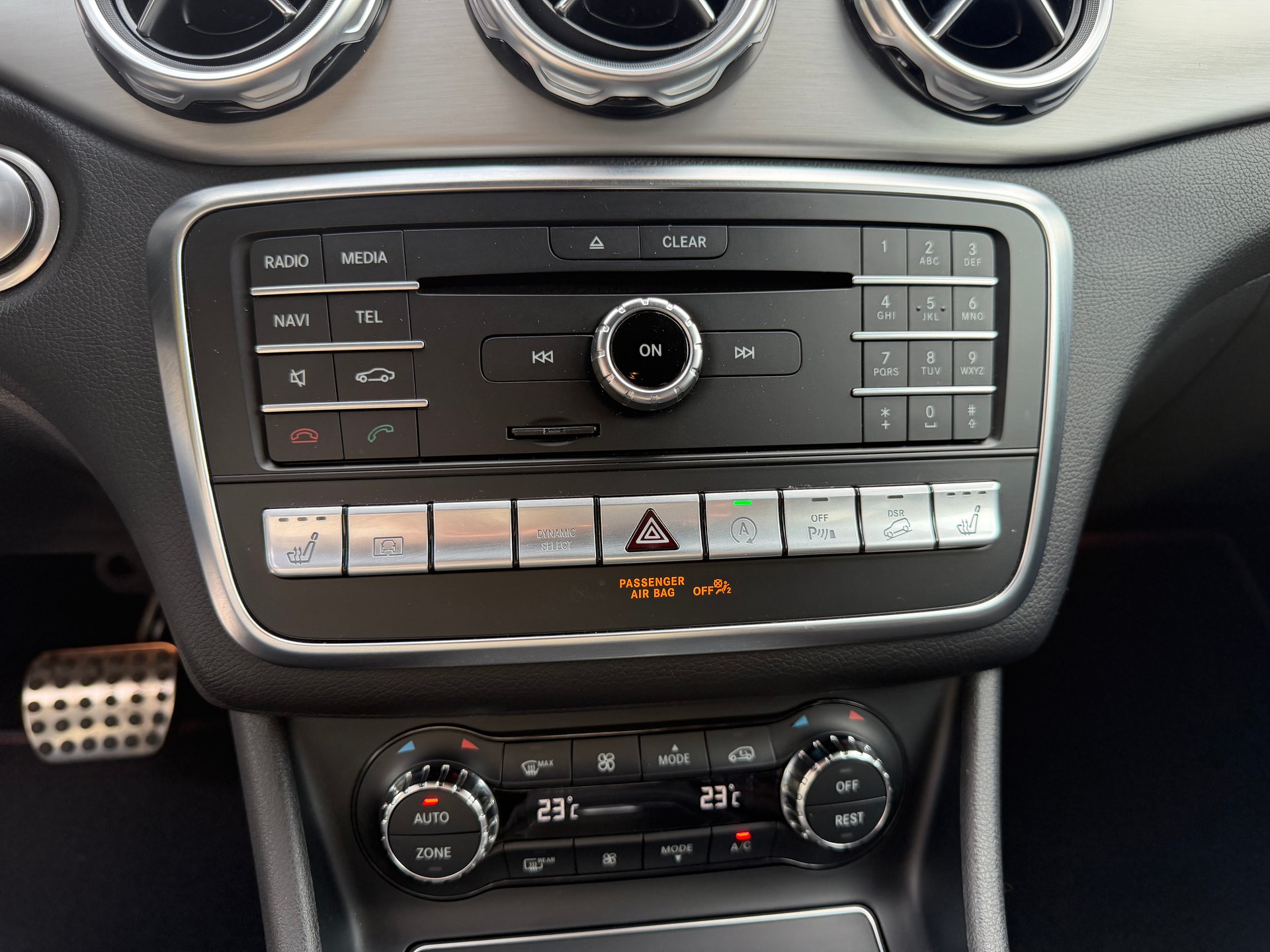 MERCEDES-BENZ GLA 250 AMG Line 4Matic 7G-DCT-image-24
