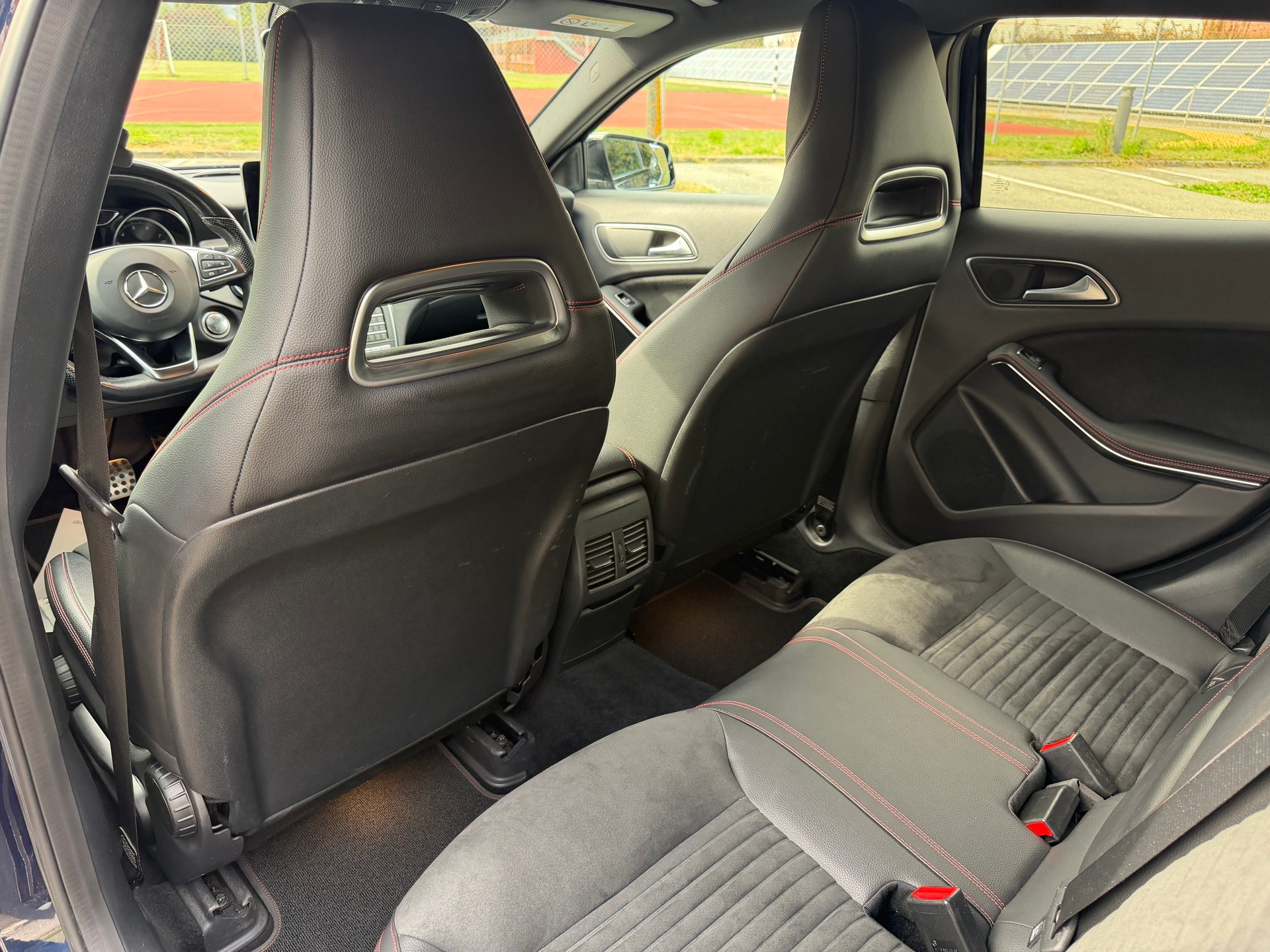 MERCEDES-BENZ GLA 250 AMG Line 4Matic 7G-DCT-image-18