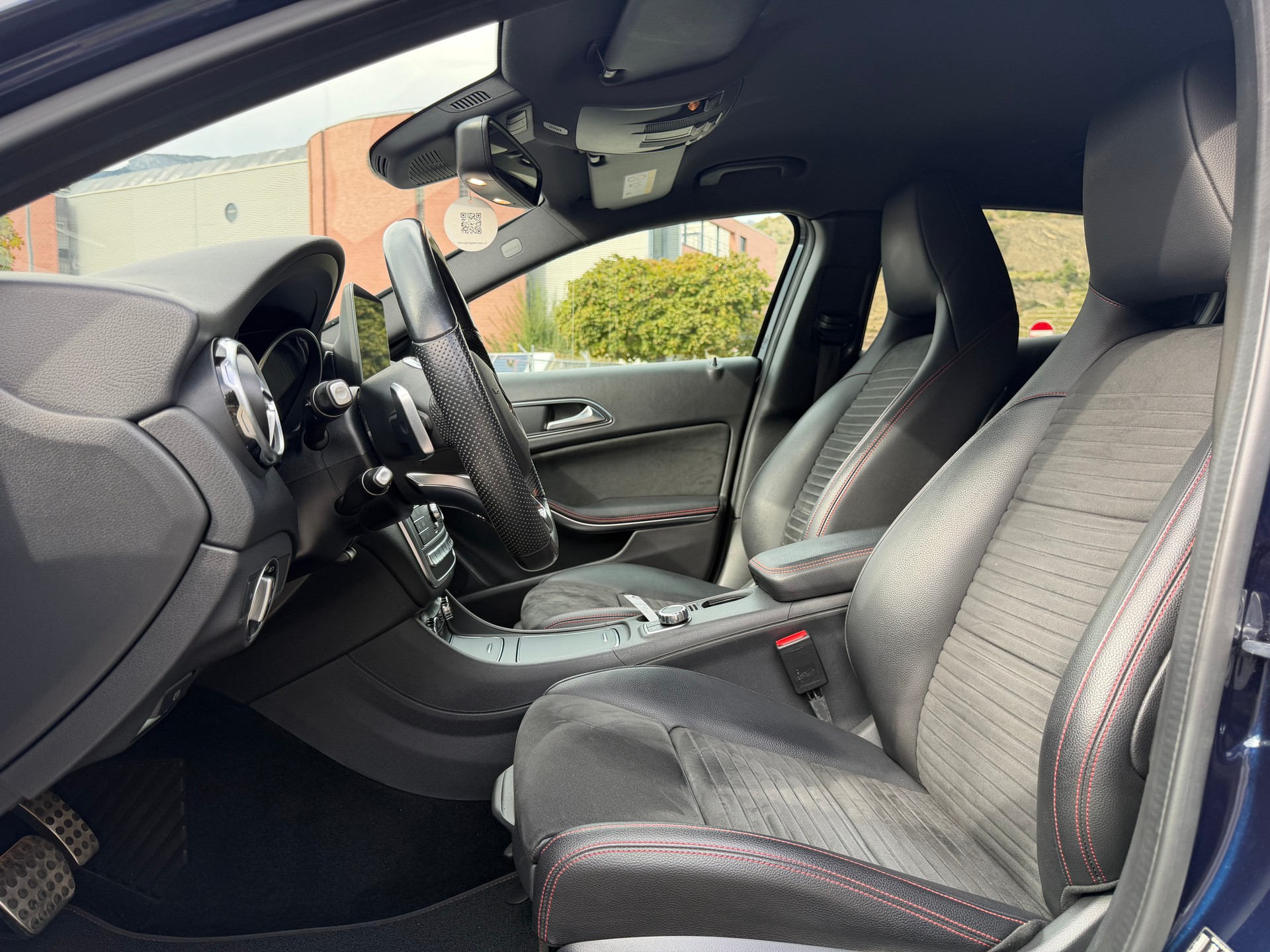 MERCEDES-BENZ GLA 250 AMG Line 4Matic 7G-DCT-image-17