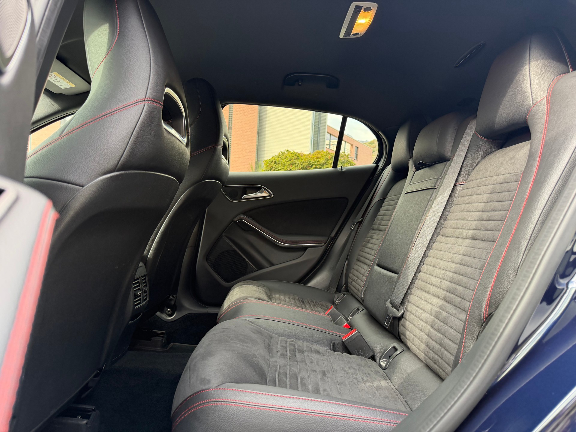 MERCEDES-BENZ GLA 250 AMG Line 4Matic 7G-DCT-image-19