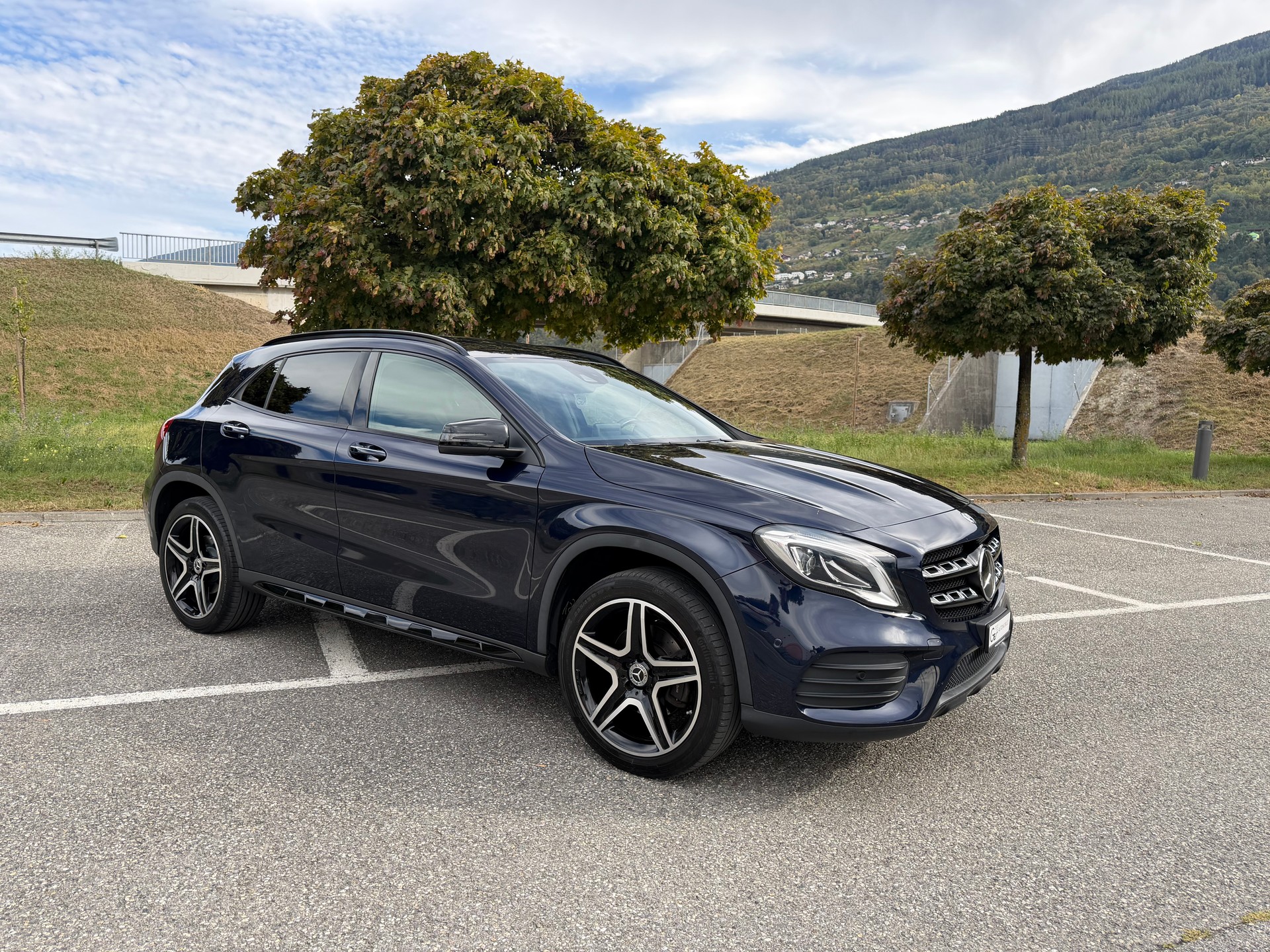 MERCEDES-BENZ GLA 250 AMG Line 4Matic 7G-DCT-image-2