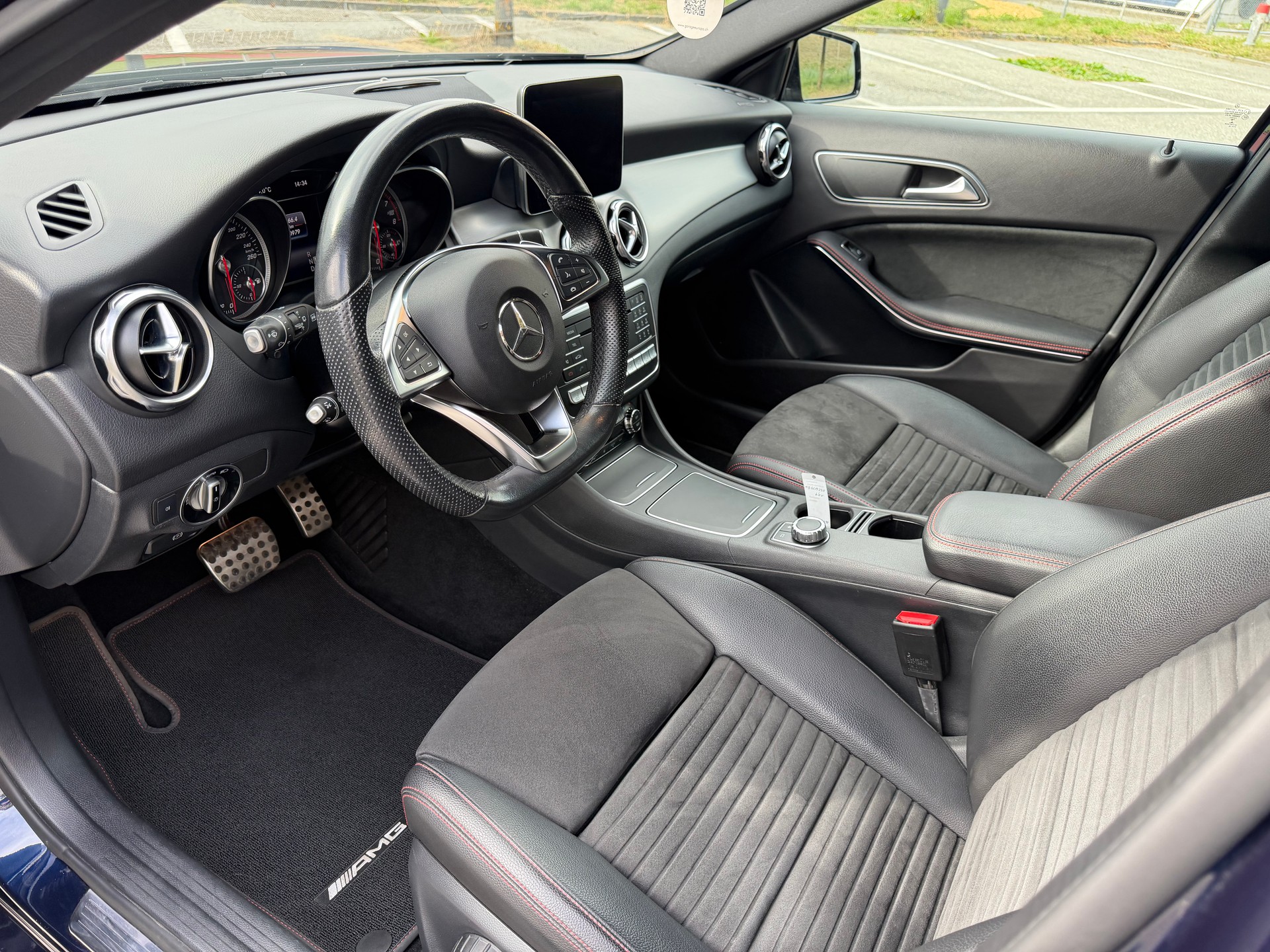 MERCEDES-BENZ GLA 250 AMG Line 4Matic 7G-DCT-image-16