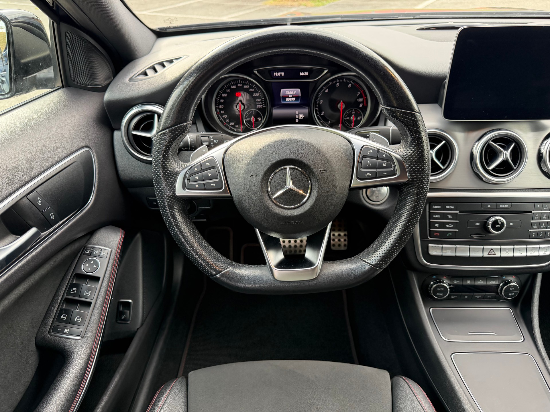 MERCEDES-BENZ GLA 250 AMG Line 4Matic 7G-DCT-image-15