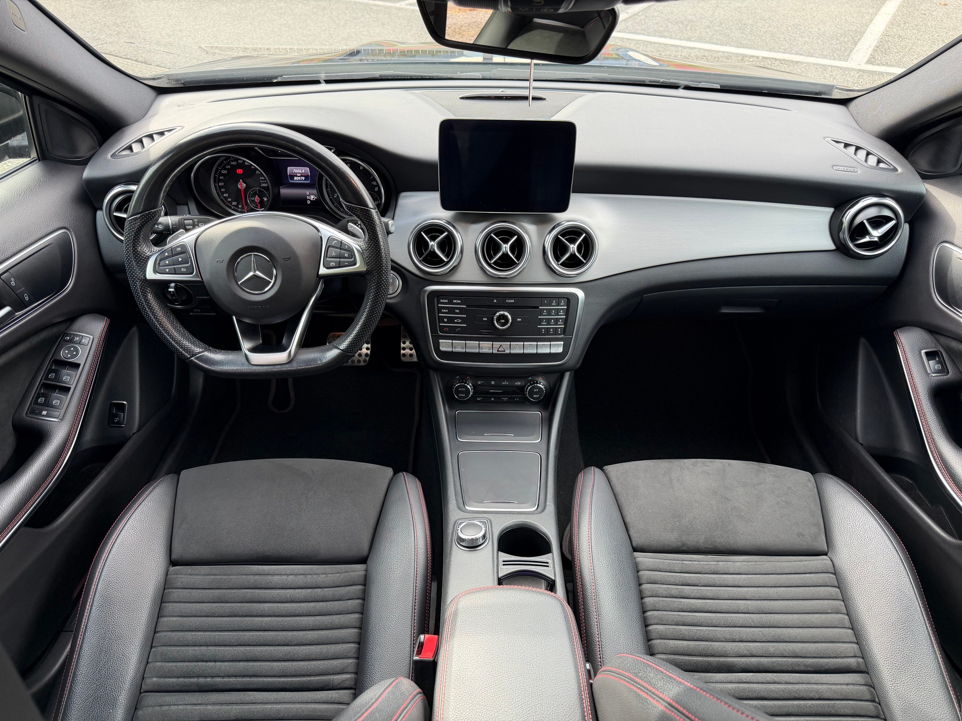 MERCEDES-BENZ GLA 250 AMG Line 4Matic 7G-DCT-image-14