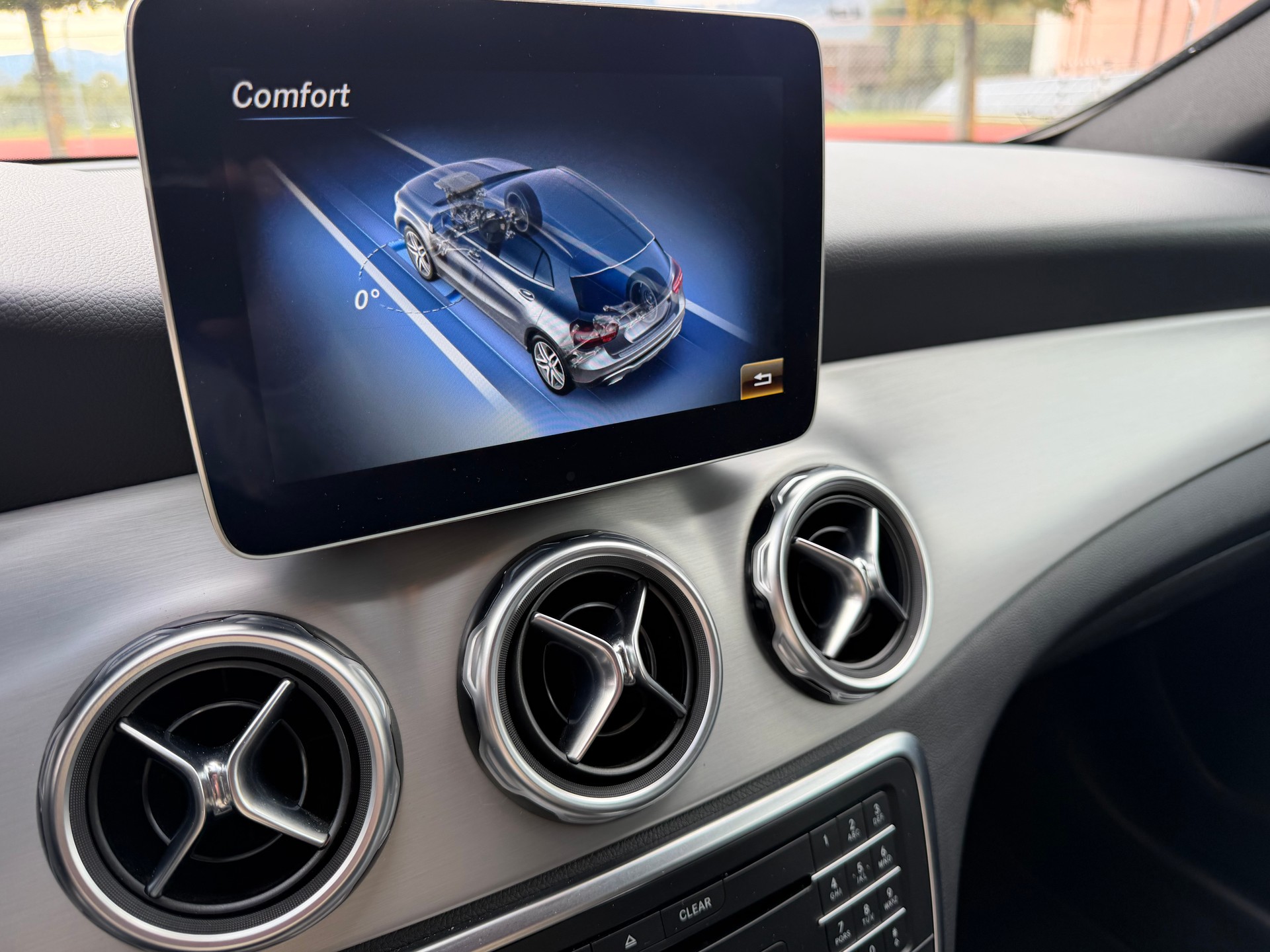 MERCEDES-BENZ GLA 250 AMG Line 4Matic 7G-DCT-image-25