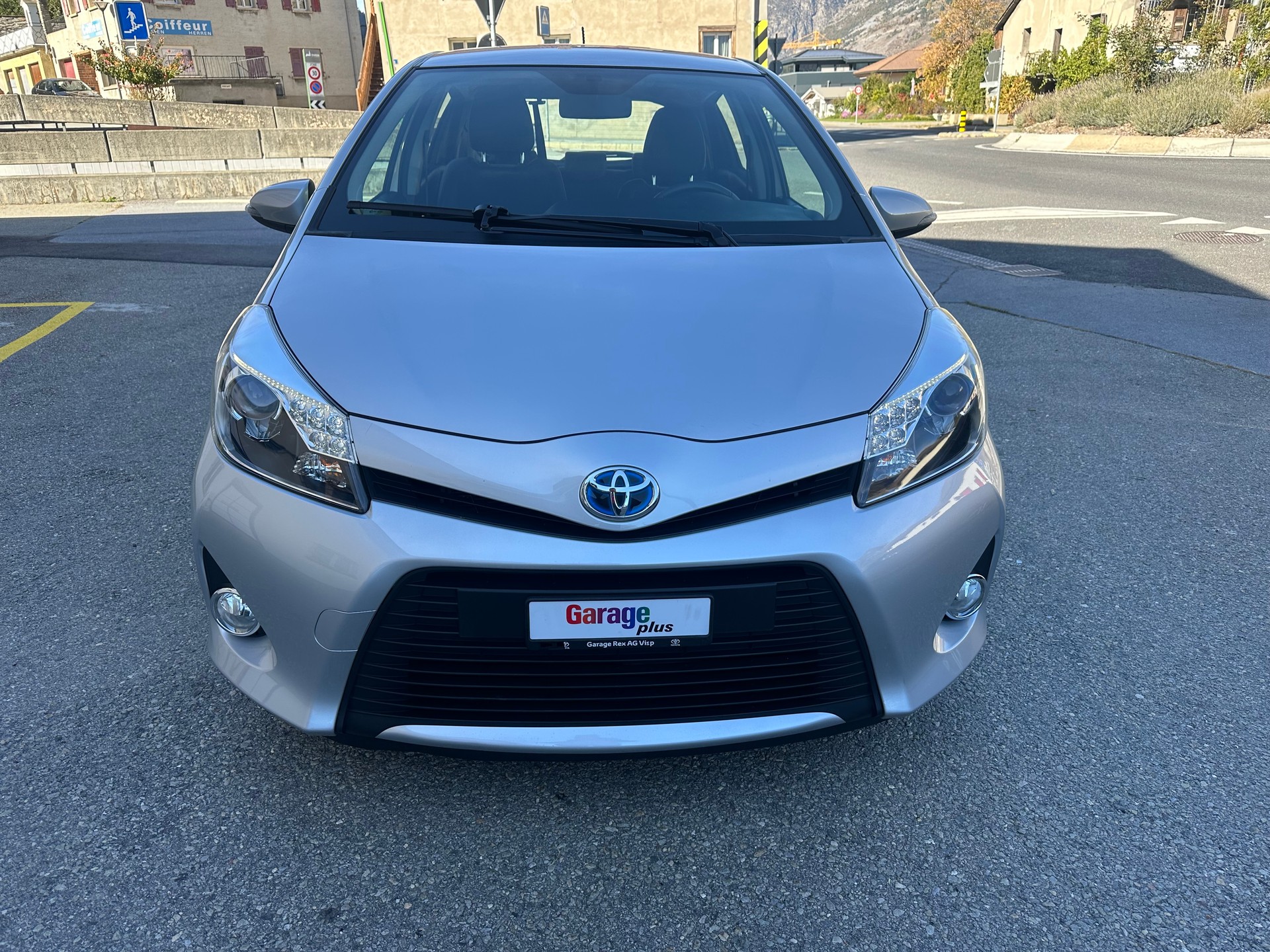 TOYOTA Yaris 1.5 VVT-i Hybrid Sol CVT-image-1