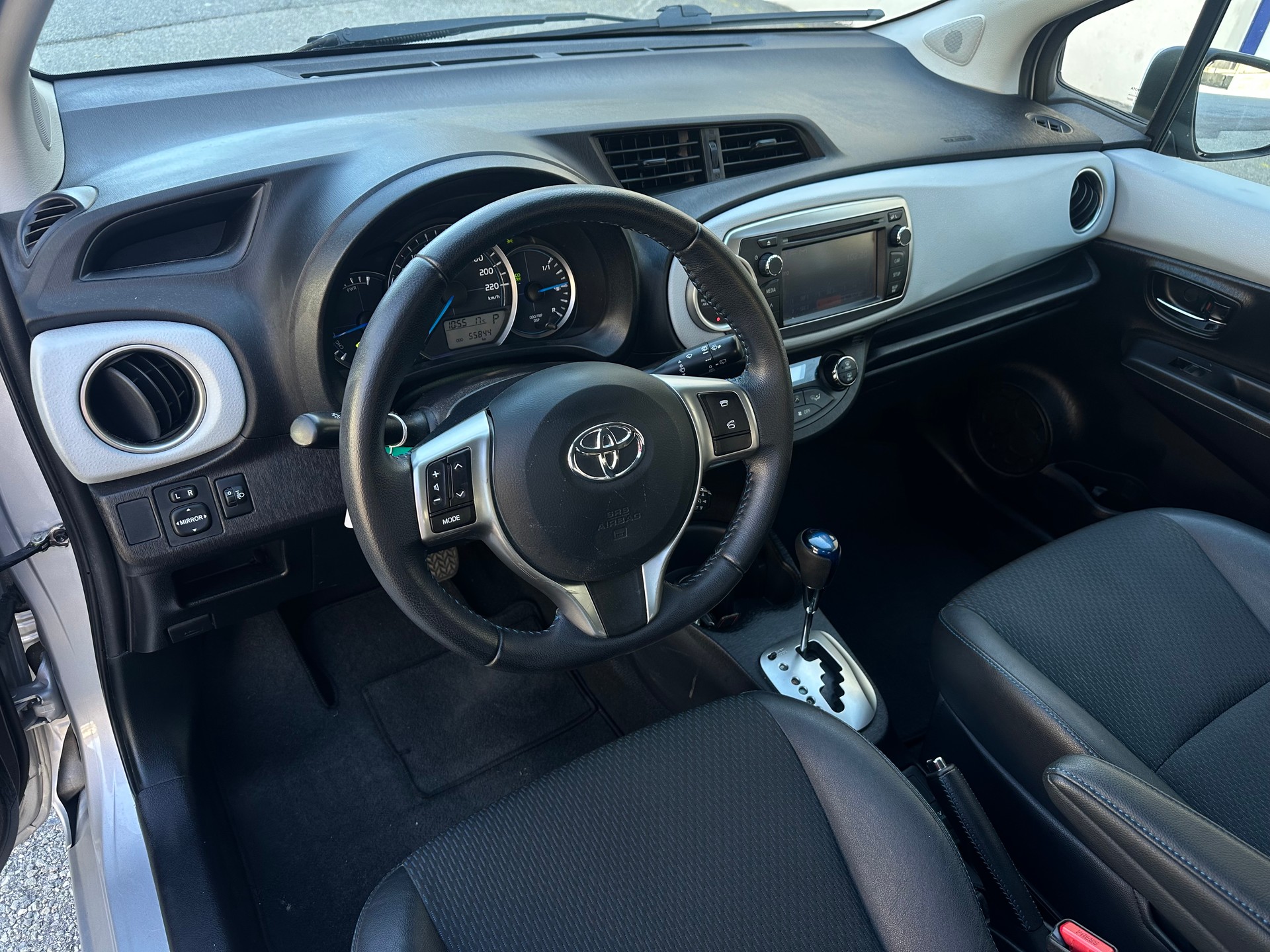 TOYOTA Yaris 1.5 VVT-i Hybrid Sol CVT-image-9