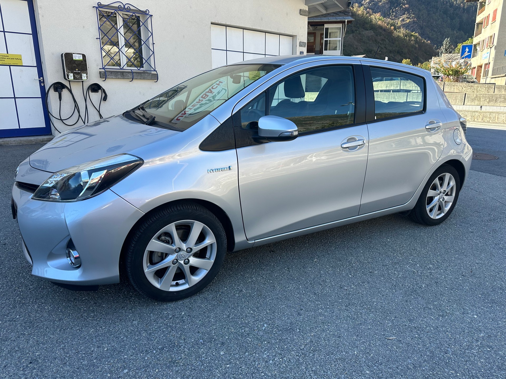 TOYOTA Yaris 1.5 VVT-i Hybrid Sol CVT-image-4