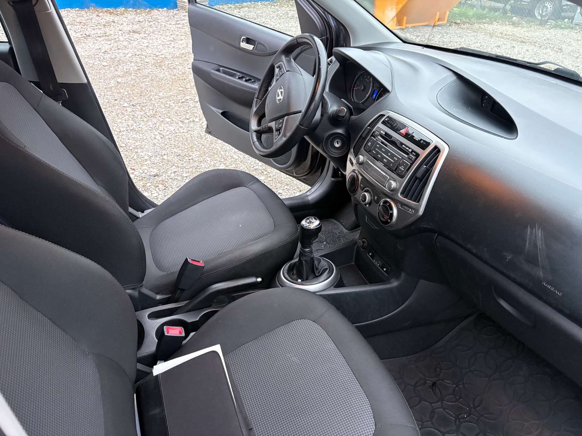 HYUNDAI i20 1.4 Style-image-6