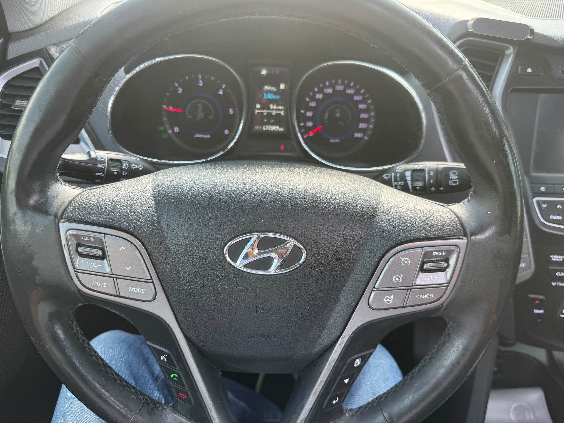 HYUNDAI Santa Fe 2.2 CRDI Premium 4WD Automatic-image-10