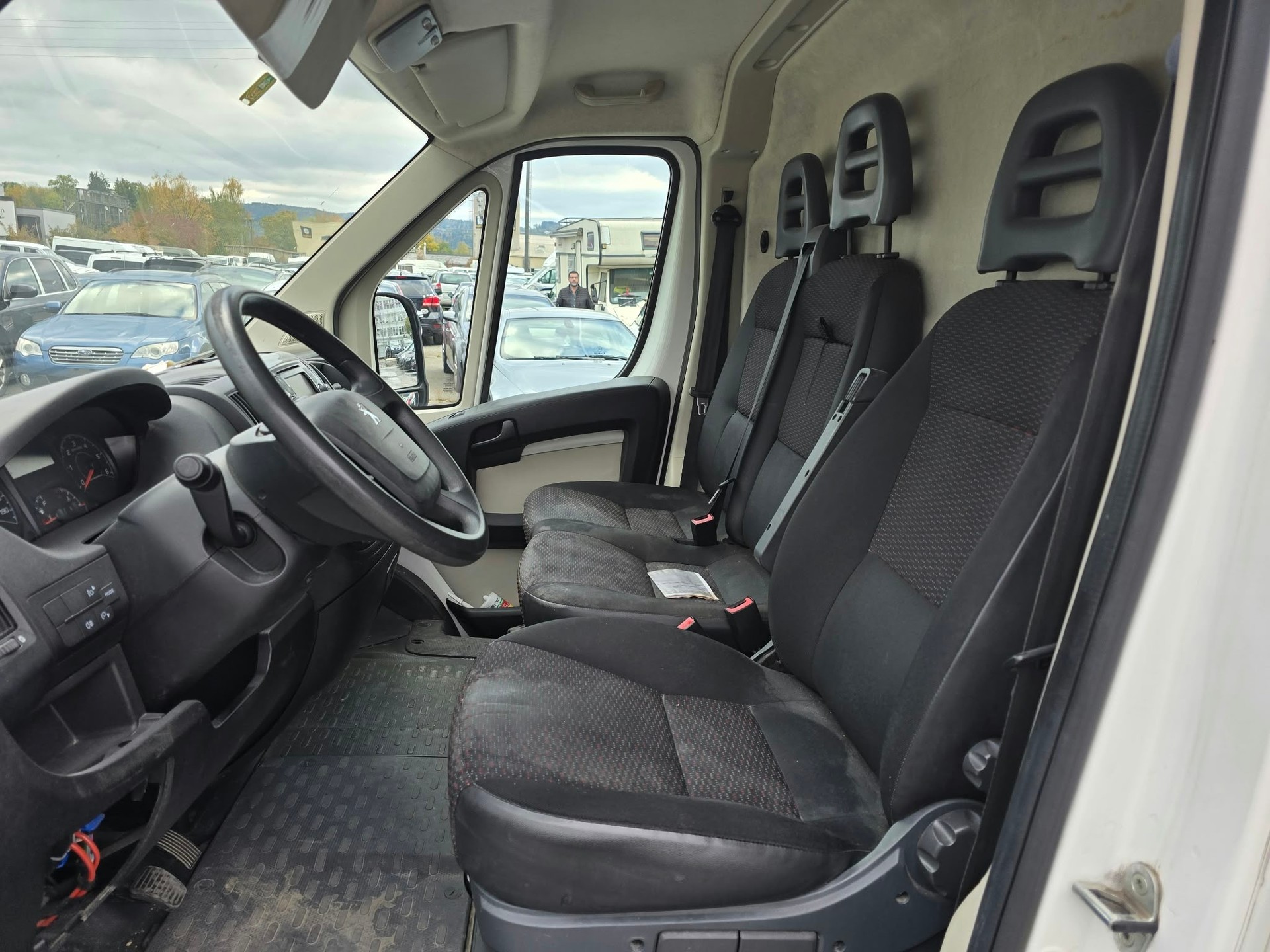 PEUGEOT Boxer 2.0 HDI 335 Allure L2H2-image-15