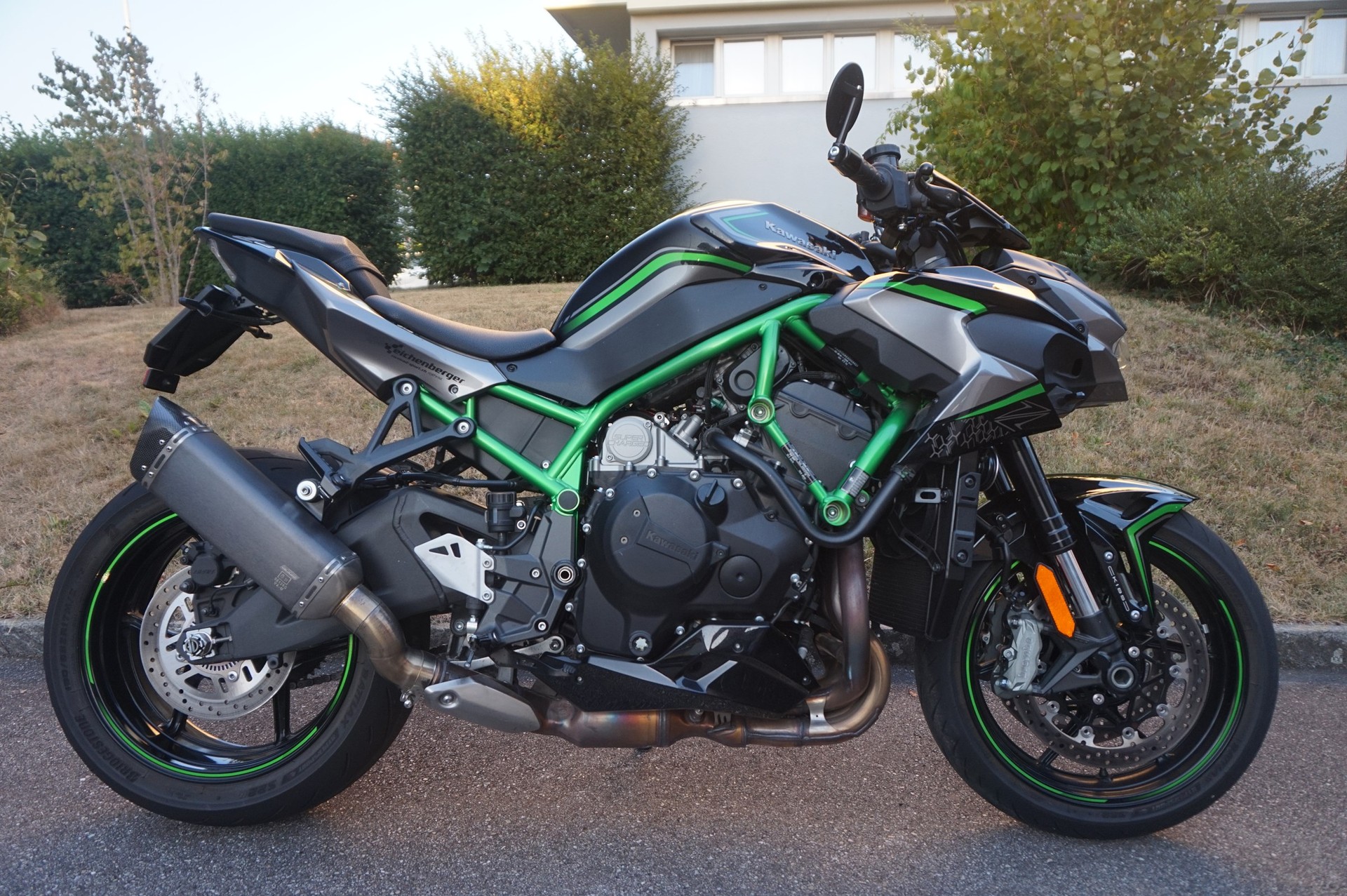 KAWASAKI Z H2 ABS mit Bodis V4-M-CA Auspuff-showroom-element-2