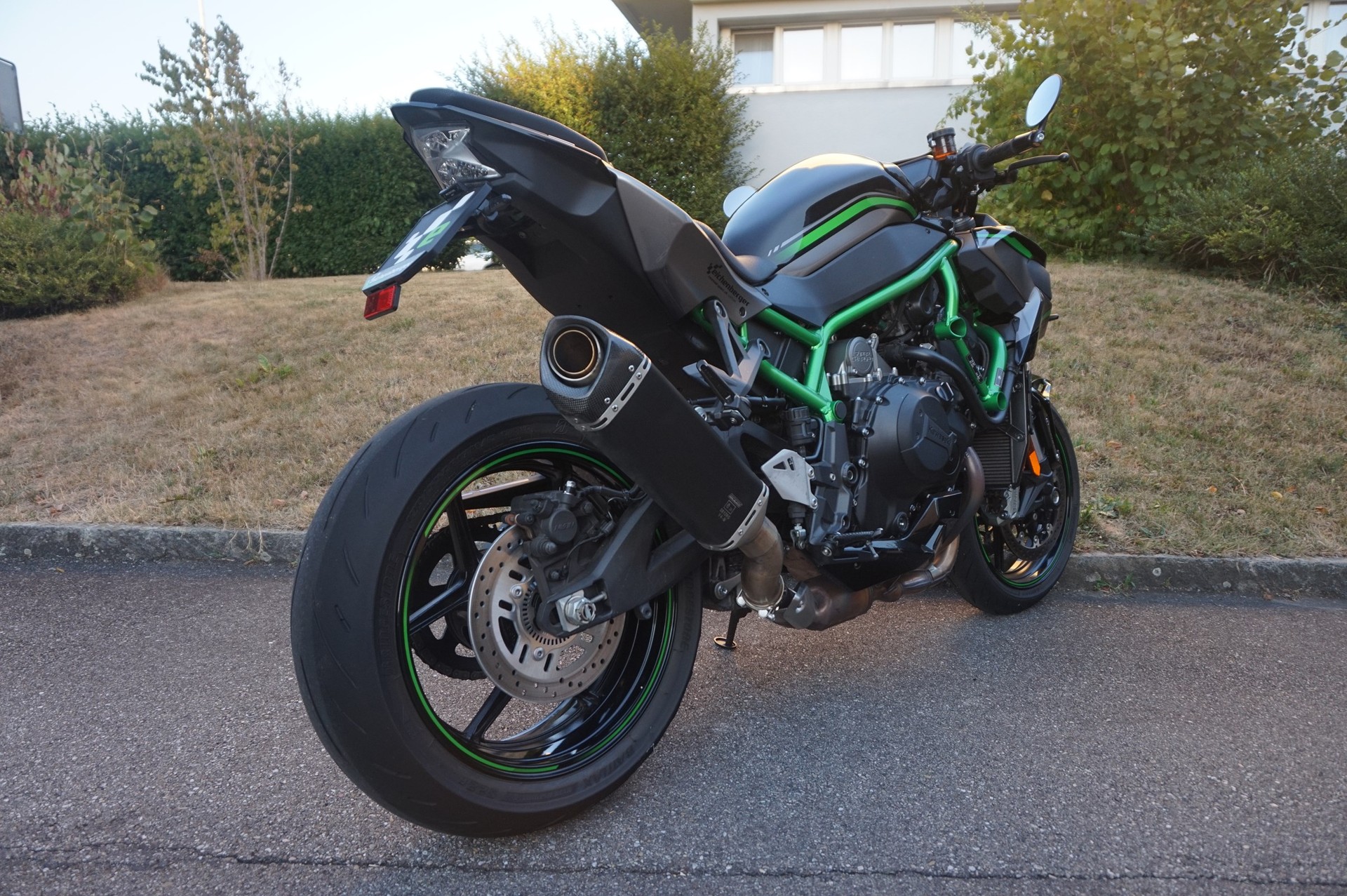 KAWASAKI Z H2 ABS mit Bodis V4-M-CA Auspuff-showroom-element-3