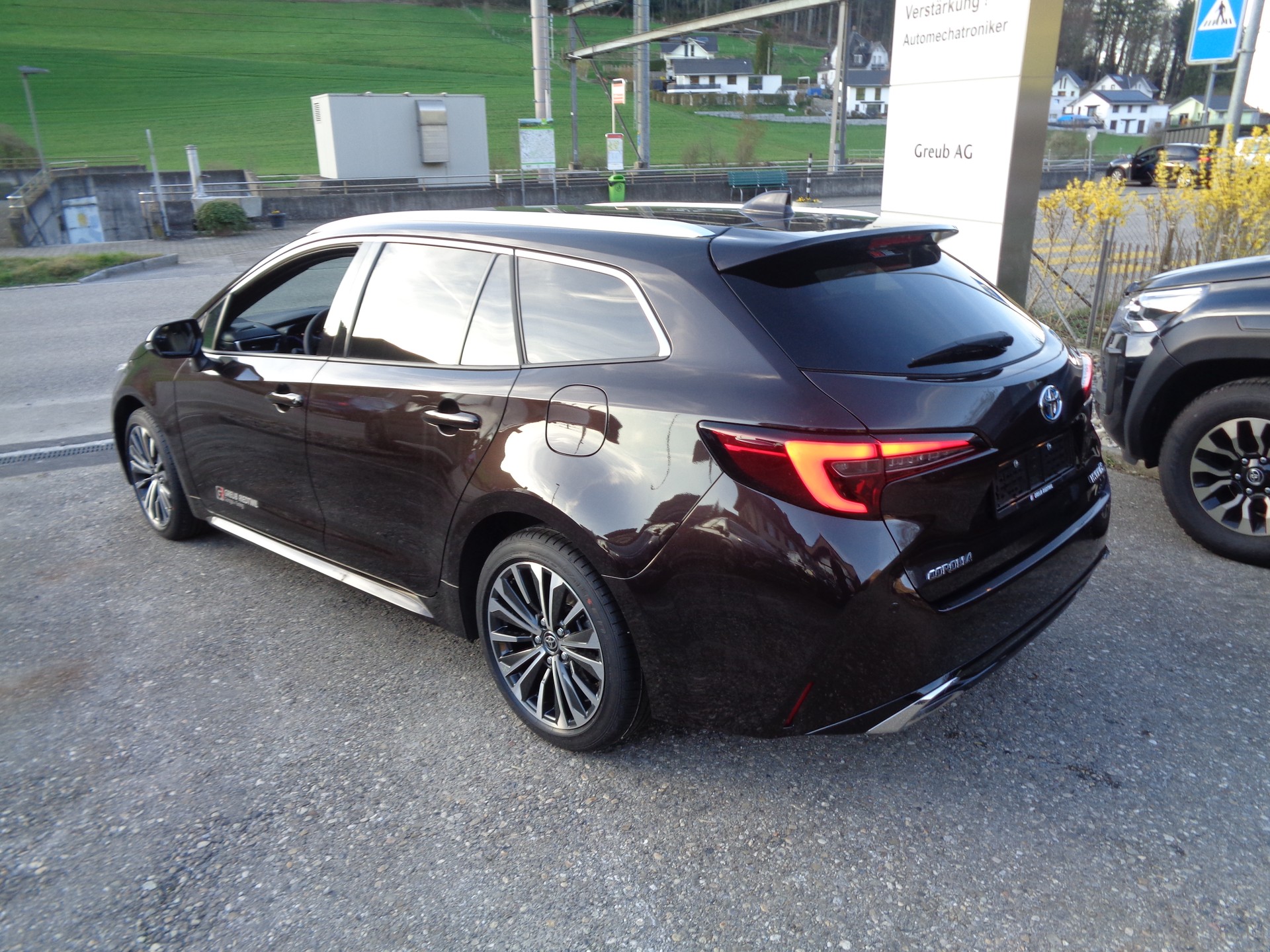 TOYOTA Corolla Touring Sports 2.0 HSD Trend e-CVT-image-1