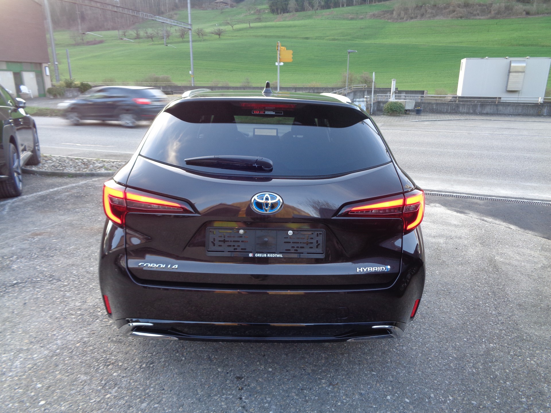 TOYOTA Corolla Touring Sports 2.0 HSD Trend e-CVT-image-2