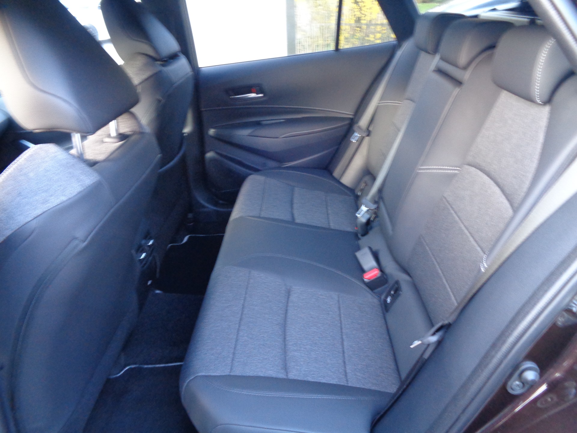 TOYOTA Corolla Touring Sports 2.0 HSD Trend e-CVT-image-6