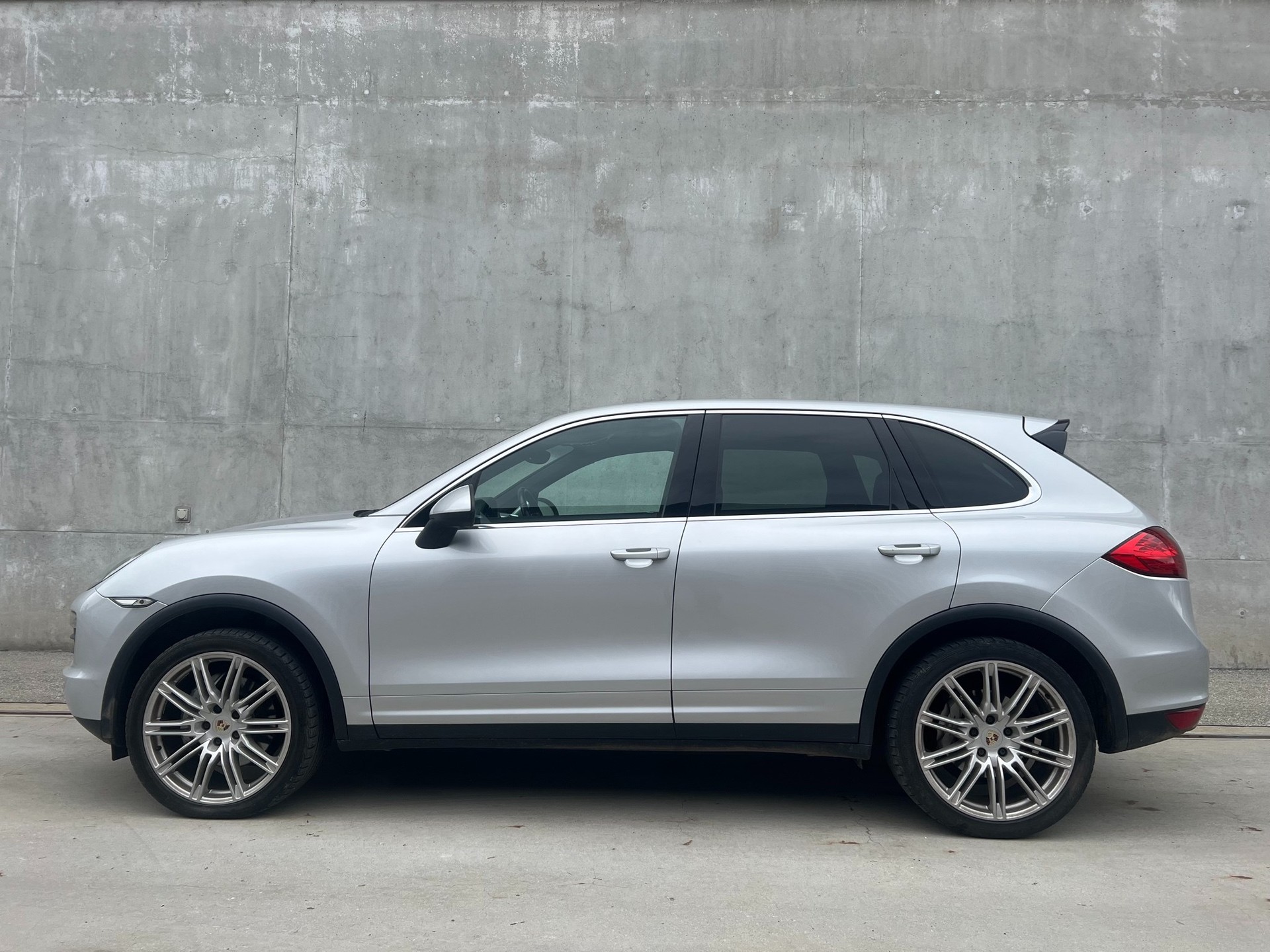 PORSCHE Cayenne S-image-1