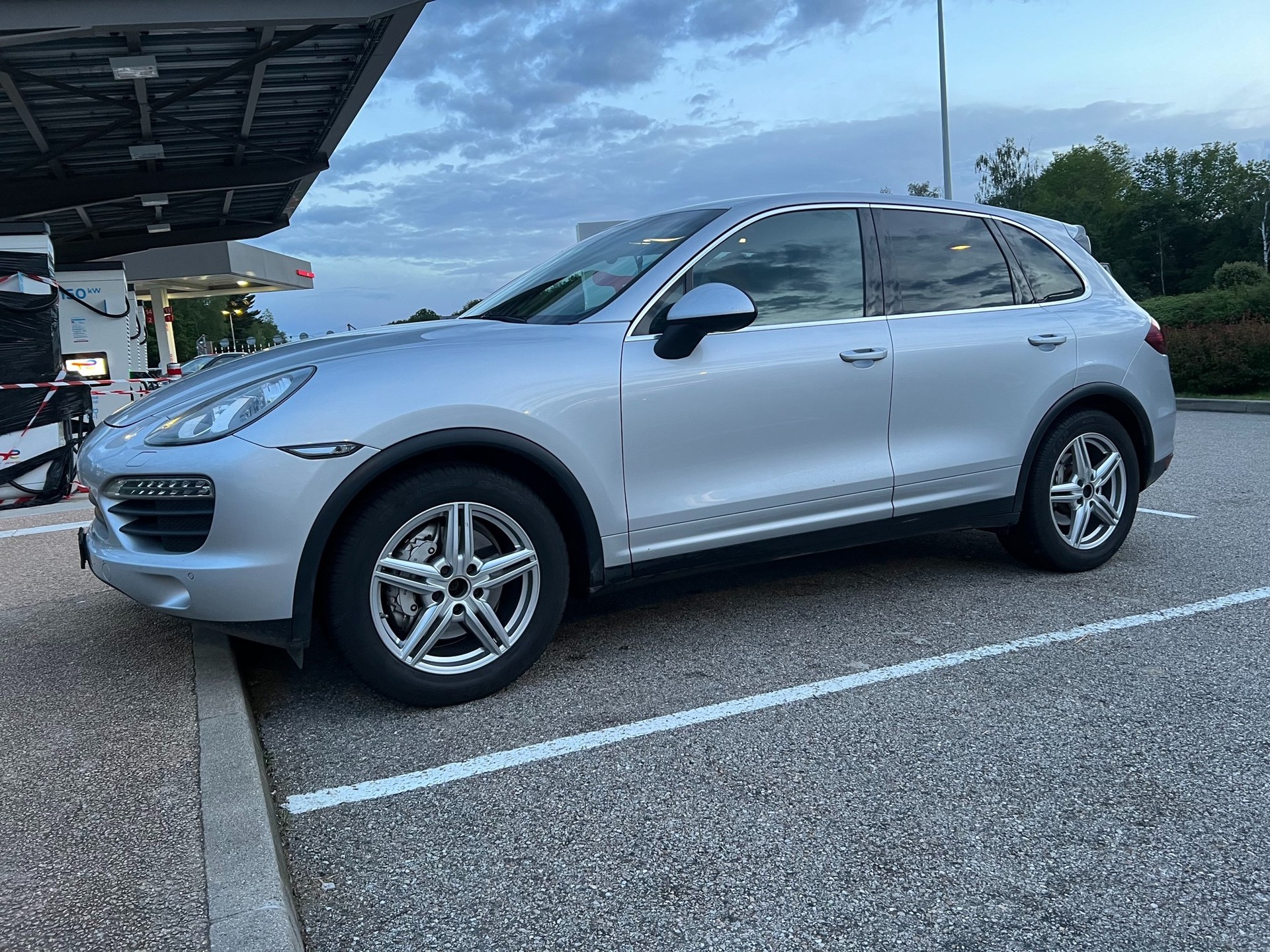 PORSCHE Cayenne S-image-19