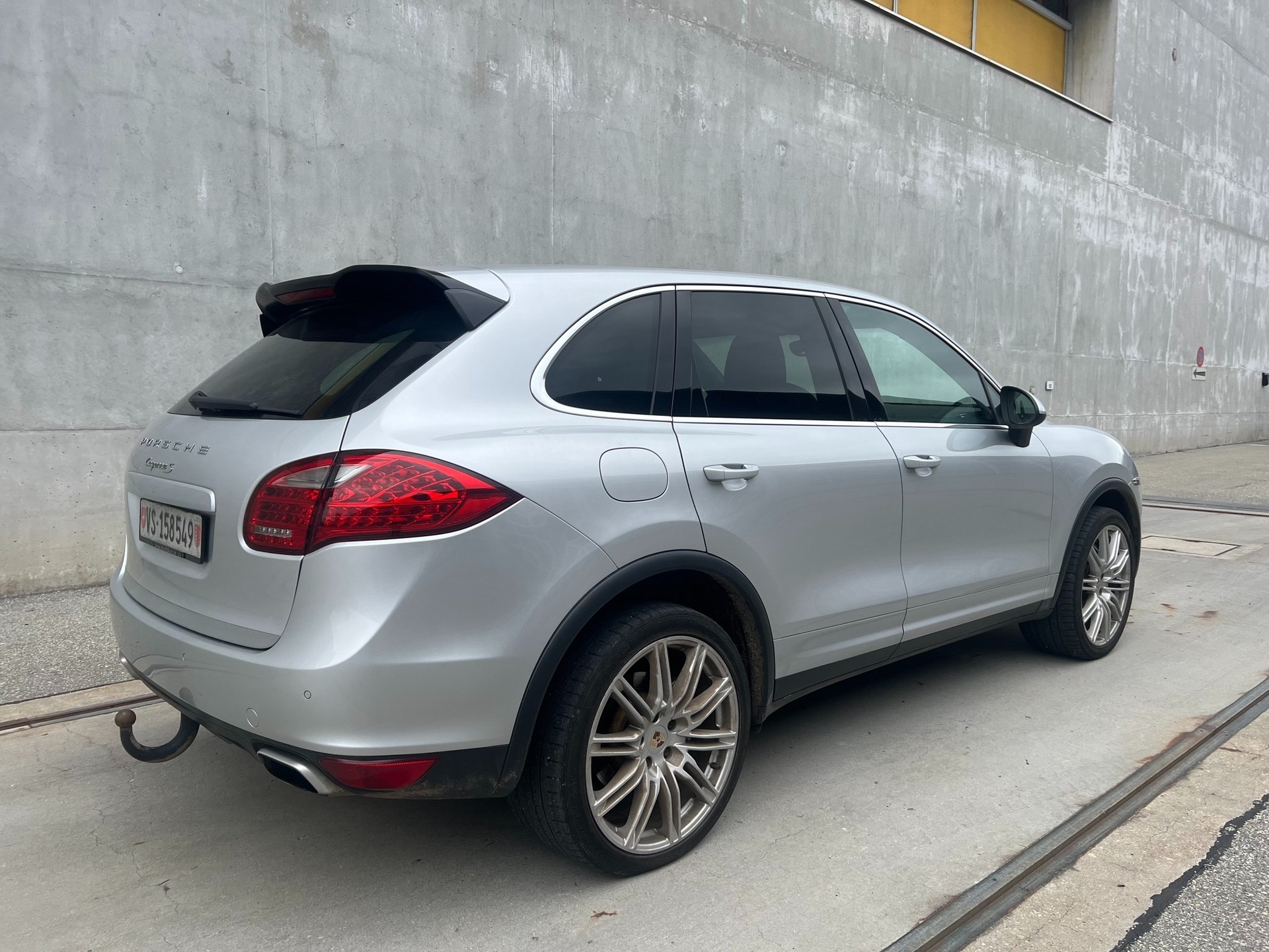 PORSCHE Cayenne S-image-3