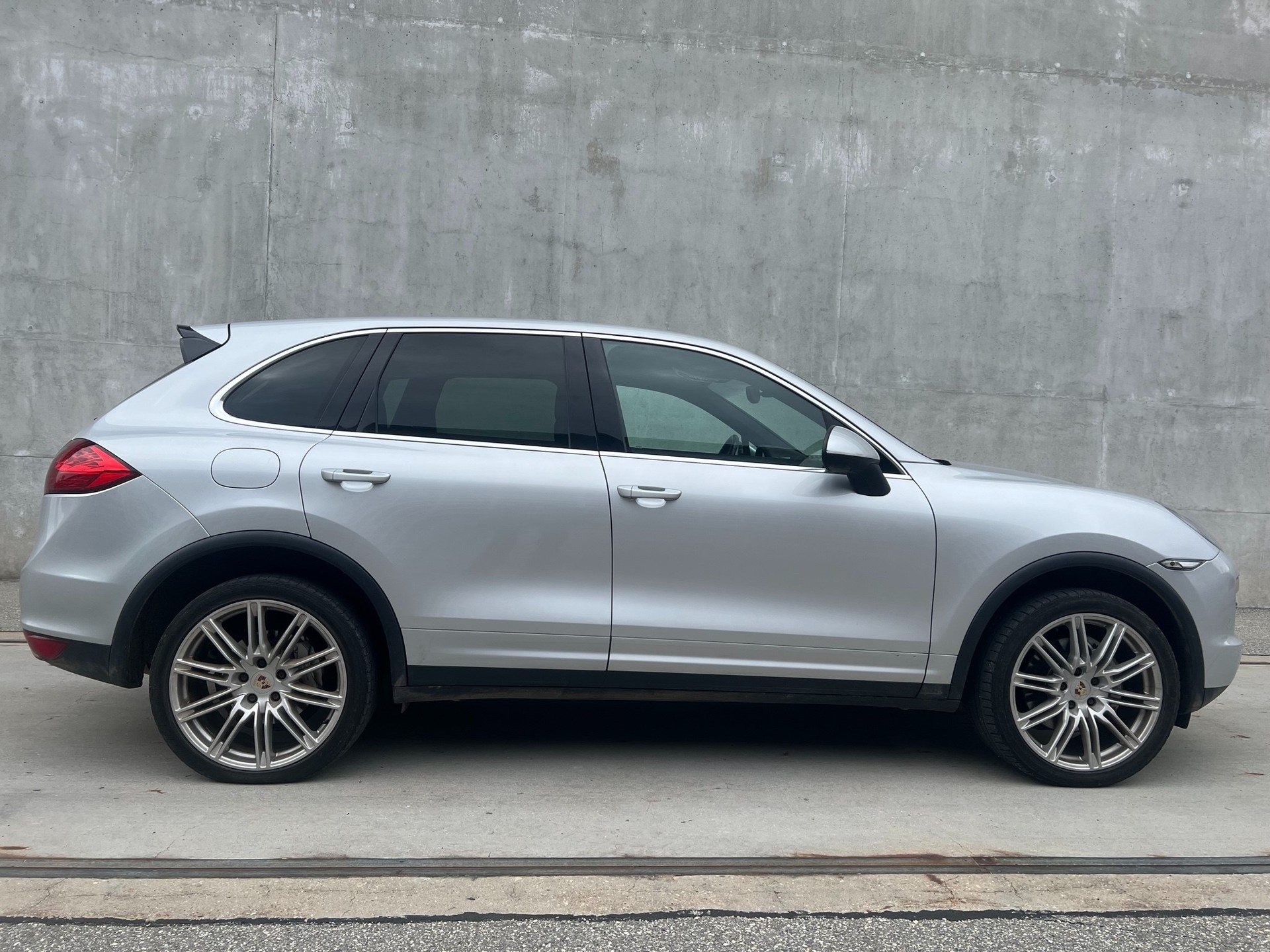 PORSCHE Cayenne S-image-5