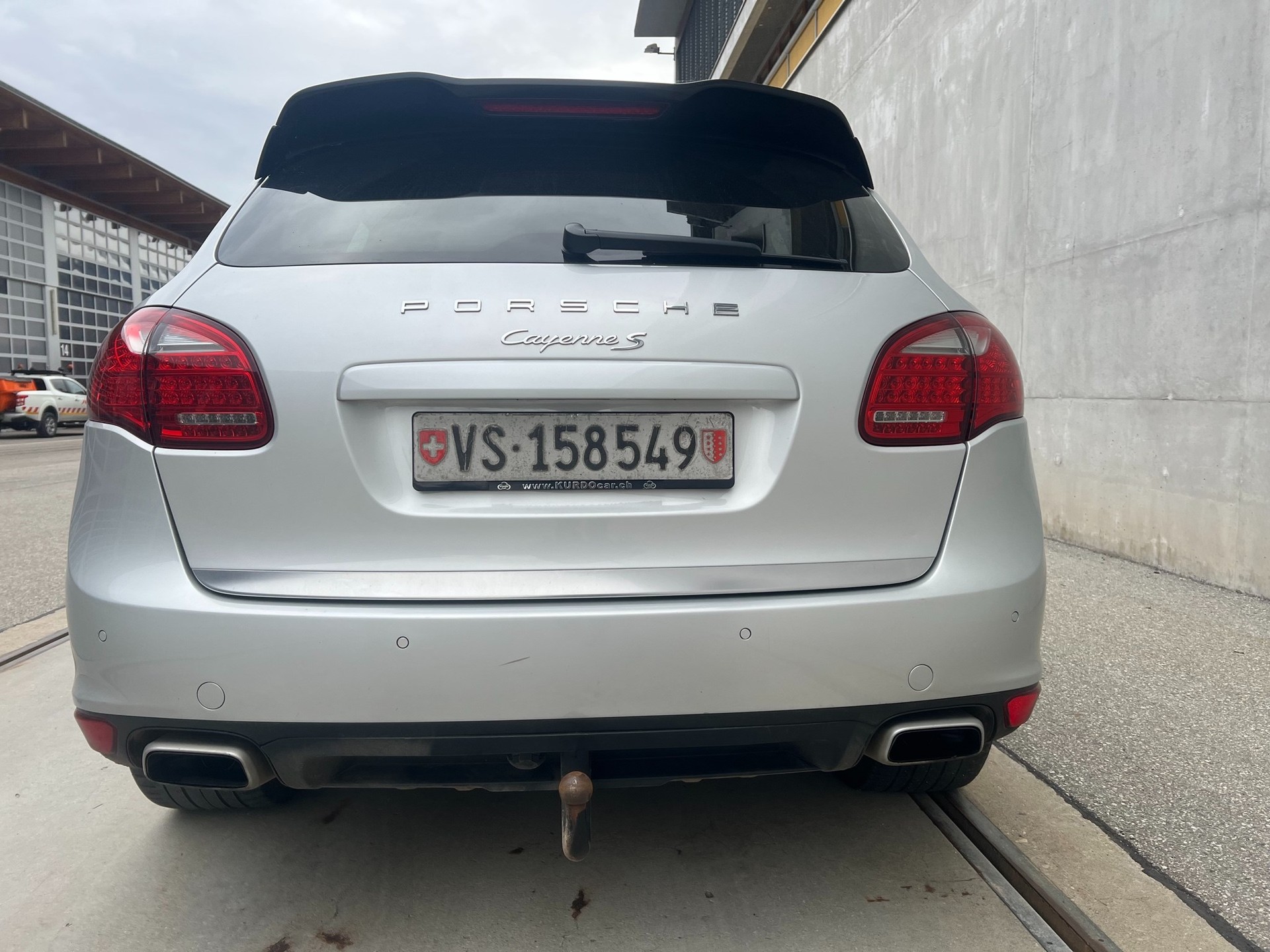 PORSCHE Cayenne S-image-9