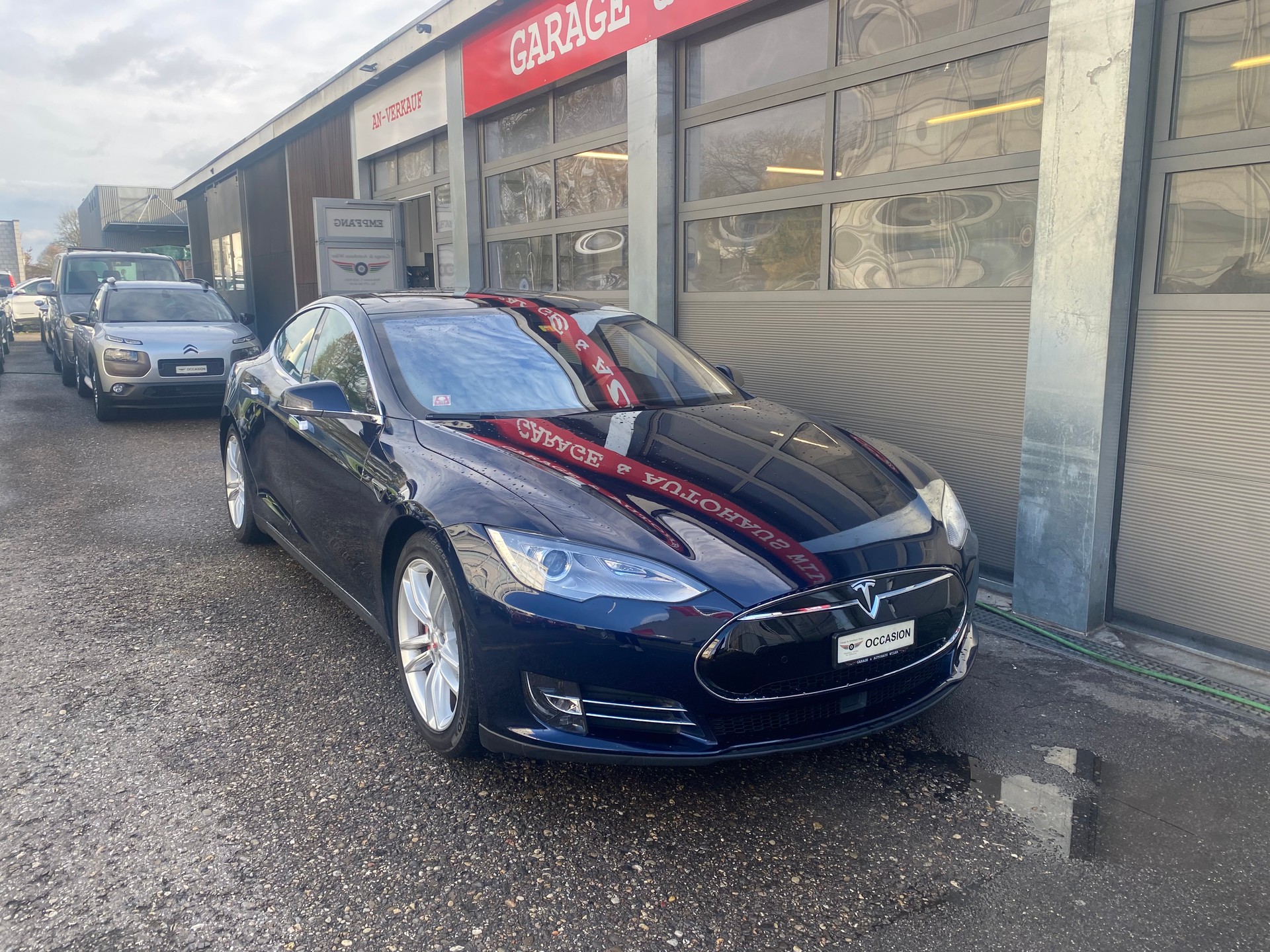TESLA Model S 85 D-image-2
