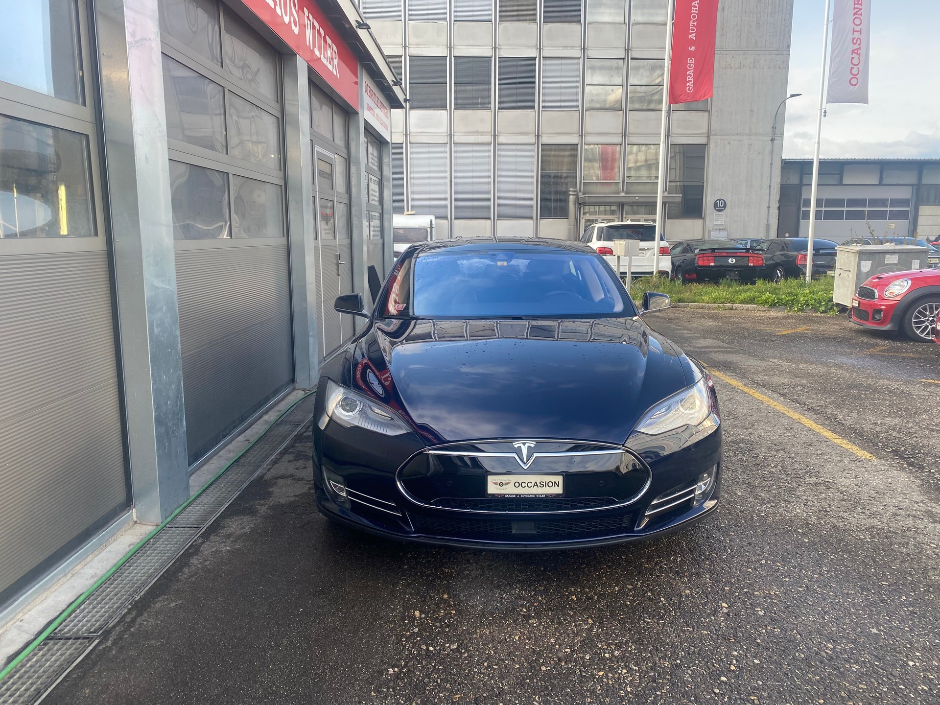 TESLA Model S 85 D-image-1